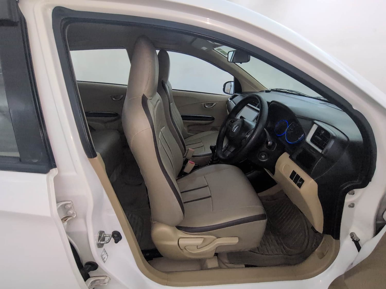 Used 2016 Honda Amaze 1.5 VX i-DTEC Diesel Manual interior RIGHT SIDE FRONT DOOR CABIN VIEW