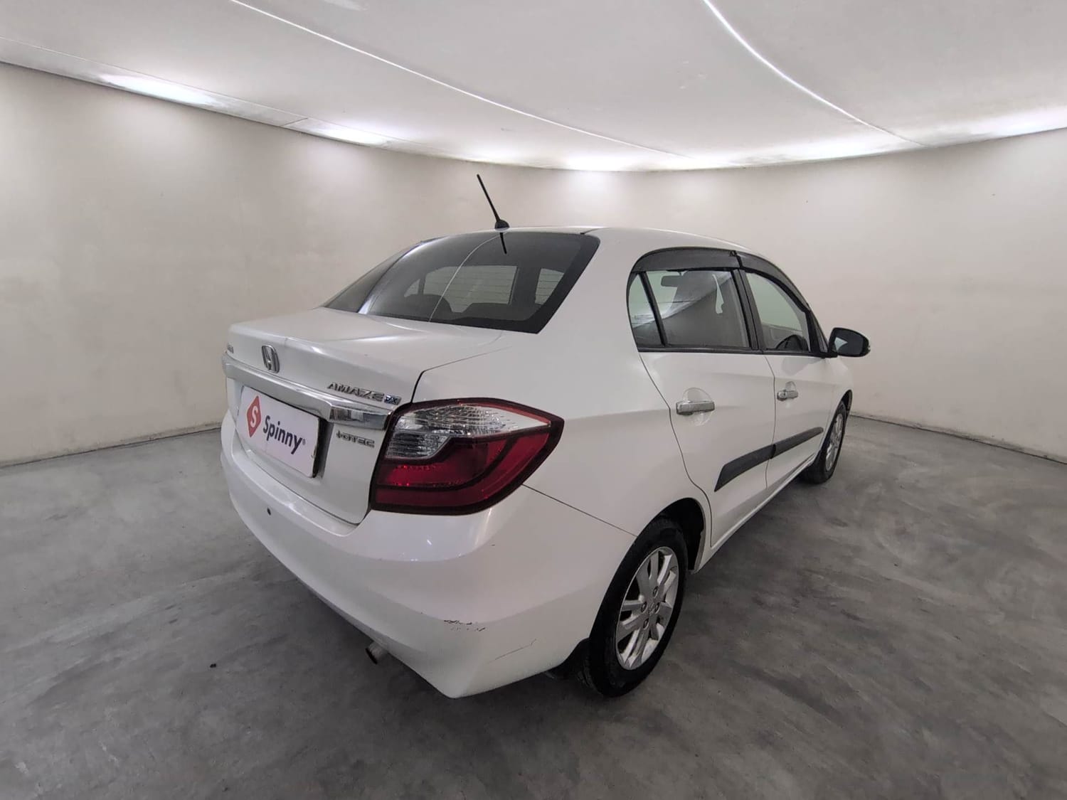 Used 2016 Honda Amaze 1.5 VX i-DTEC Diesel Manual exterior RIGHT REAR CORNER VIEW