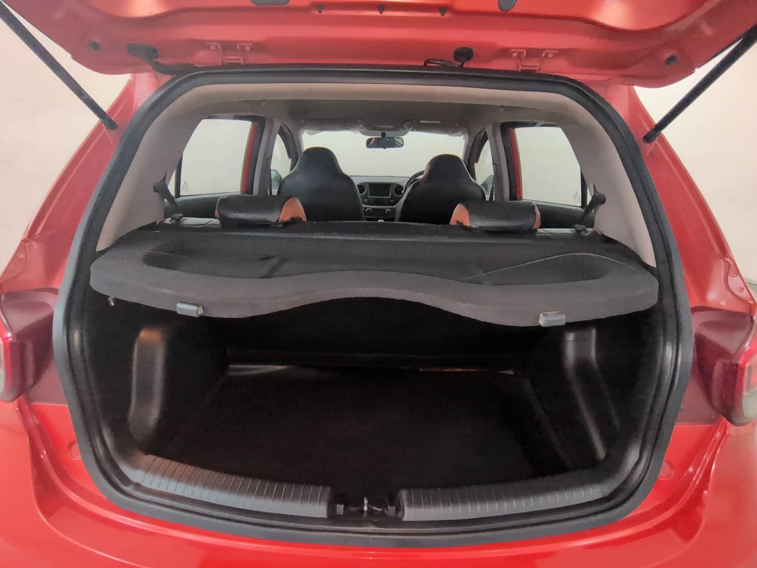 Used 2018 Hyundai Grand i10 Asta 1.2 Kappa VTVT Petrol Manual interior DICKY INSIDE VIEW