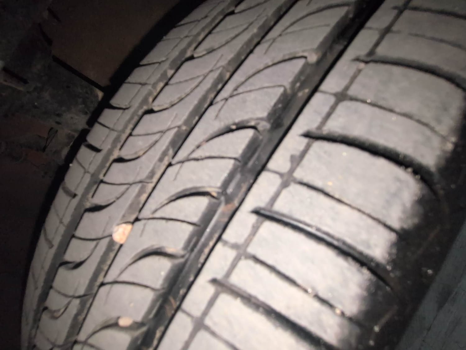 Used 2018 Hyundai Grand i10 Asta 1.2 Kappa VTVT Petrol Manual tyres RIGHT FRONT TYRE TREAD VIEW