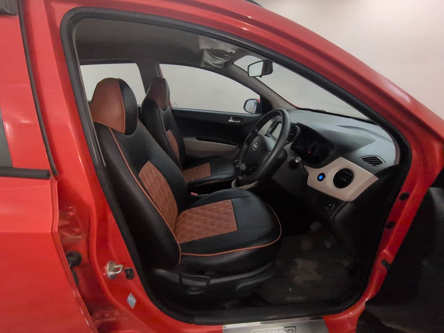 Used 2018 Hyundai Grand i10 Asta 1.2 Kappa VTVT Petrol Manual interior RIGHT SIDE FRONT DOOR CABIN VIEW