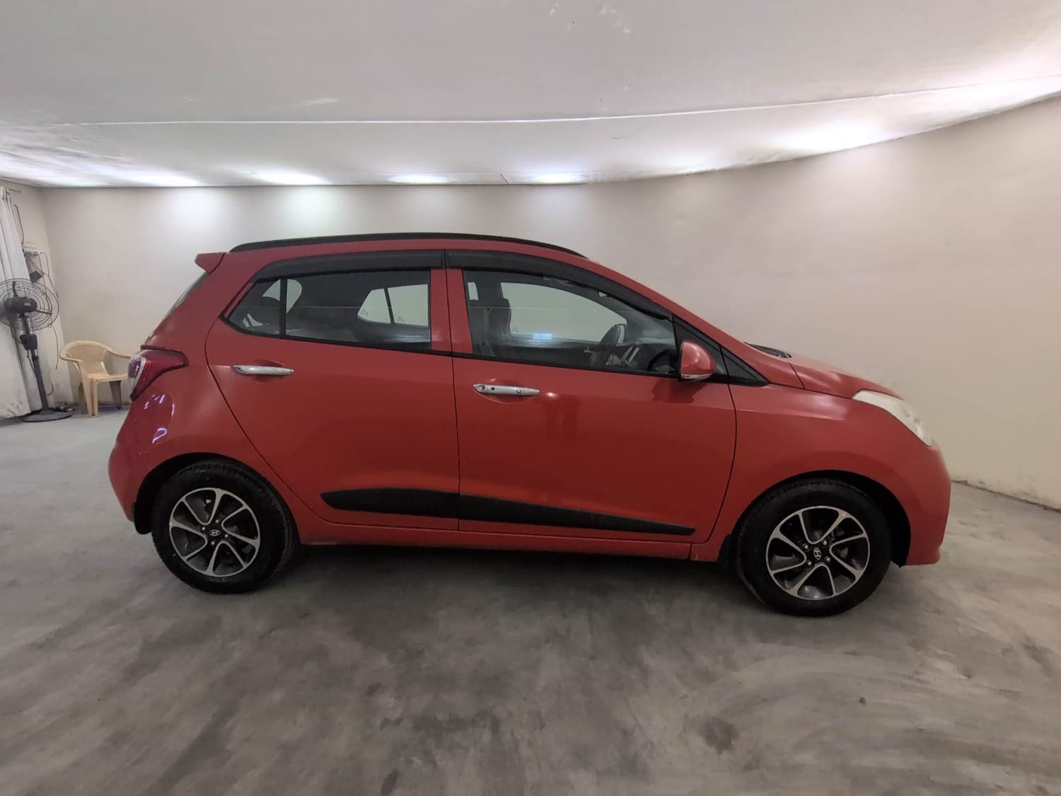 Used 2018 Hyundai Grand i10 Asta 1.2 Kappa VTVT Petrol Manual exterior RIGHT SIDE VIEW