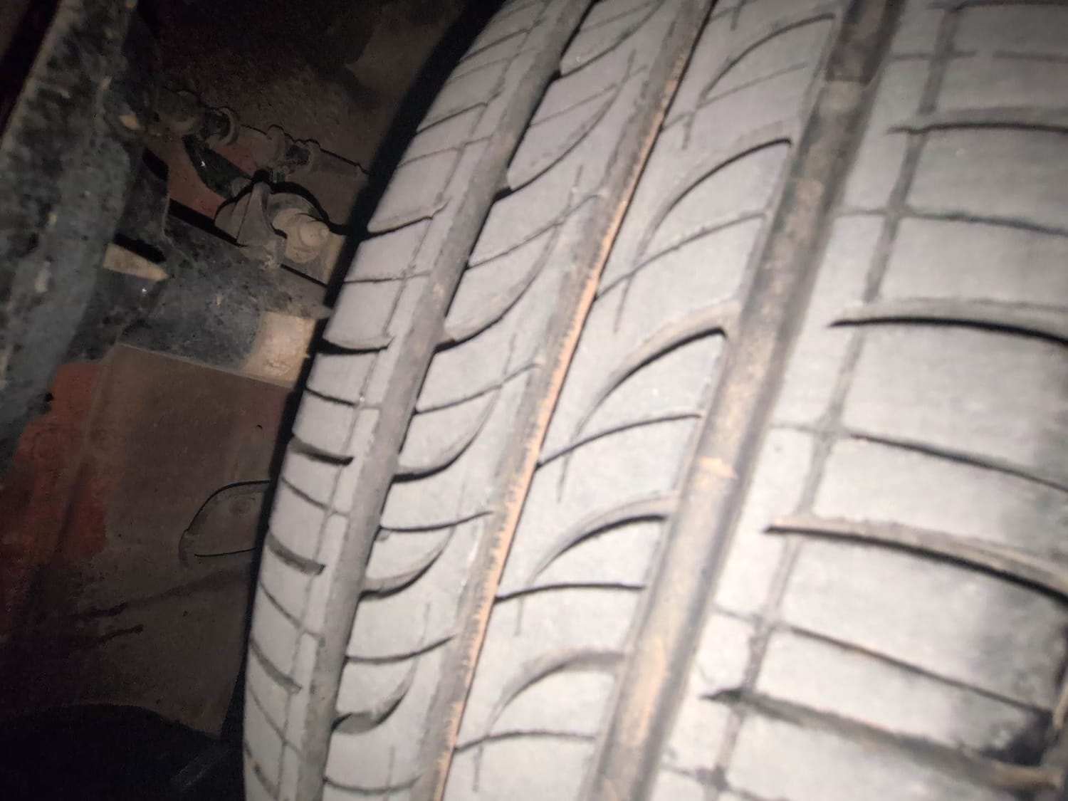 Used 2018 Hyundai Grand i10 Asta 1.2 Kappa VTVT Petrol Manual tyres LEFT FRONT TYRE TREAD VIEW