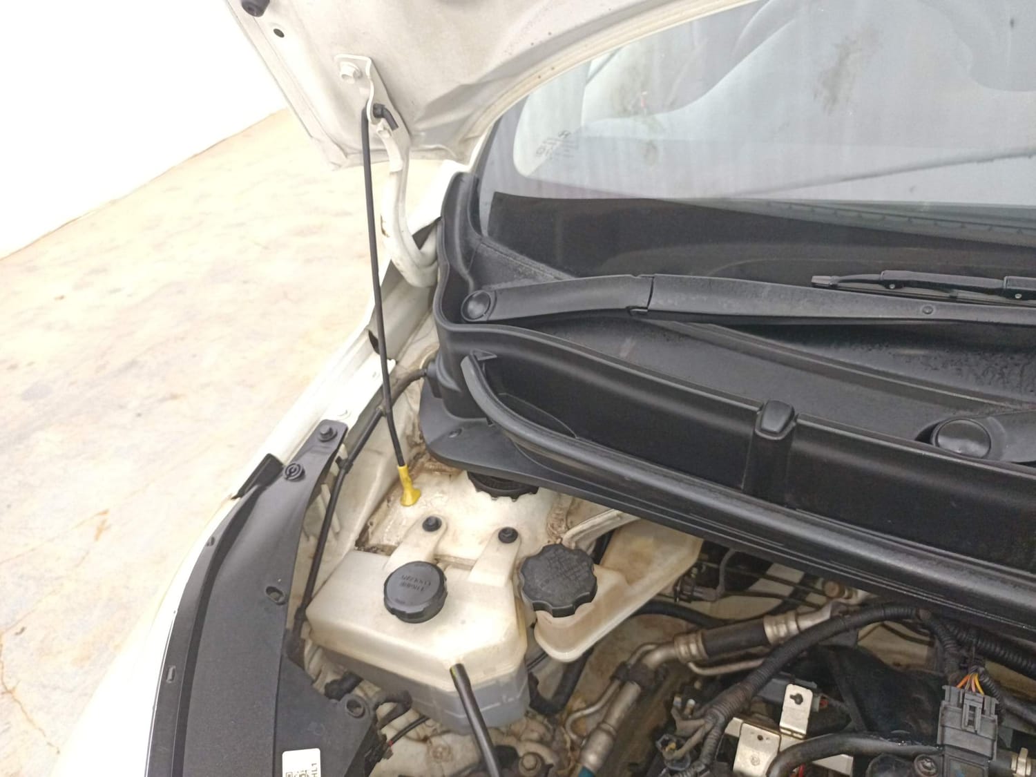 Used 2019 Hyundai Santro Sportz Petrol Manual engine ENGINE RIGHT SIDE HINGE & APRON VIEW