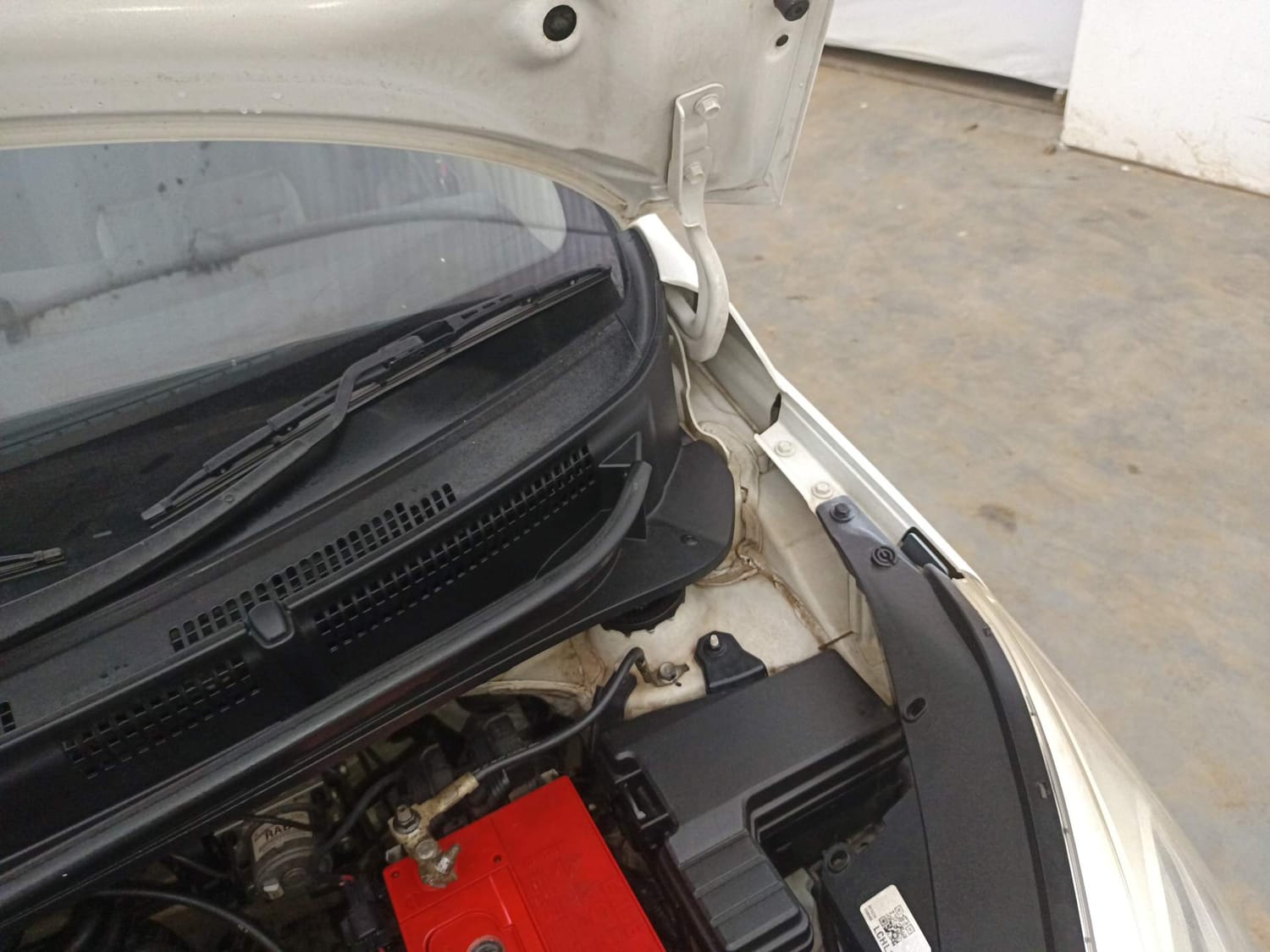 Used 2019 Hyundai Santro Sportz Petrol Manual engine ENGINE LEFT SIDE HINGE & APRON VIEW