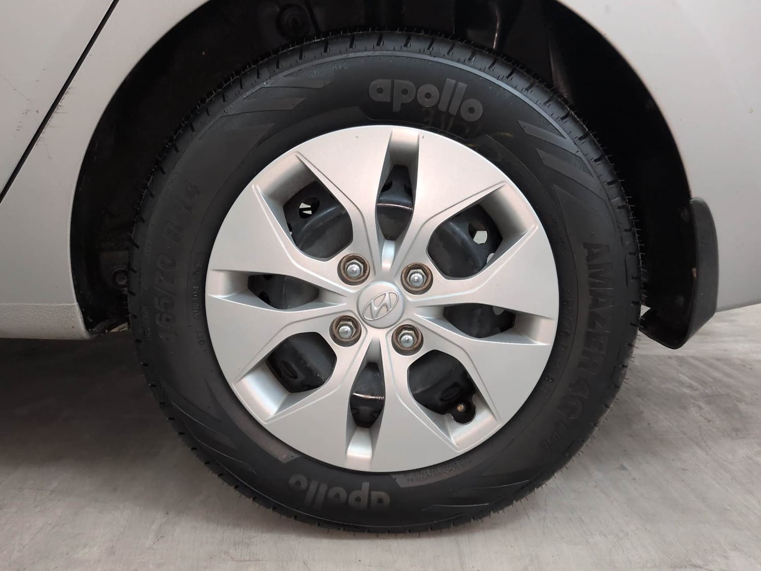 Used 2019 Hyundai Xcent S Petrol Manual tyres LEFT REAR TYRE RIM VIEW