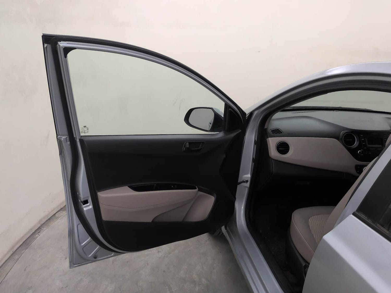 Used 2019 Hyundai Xcent S Petrol Manual interior LEFT FRONT DOOR OPEN VIEW