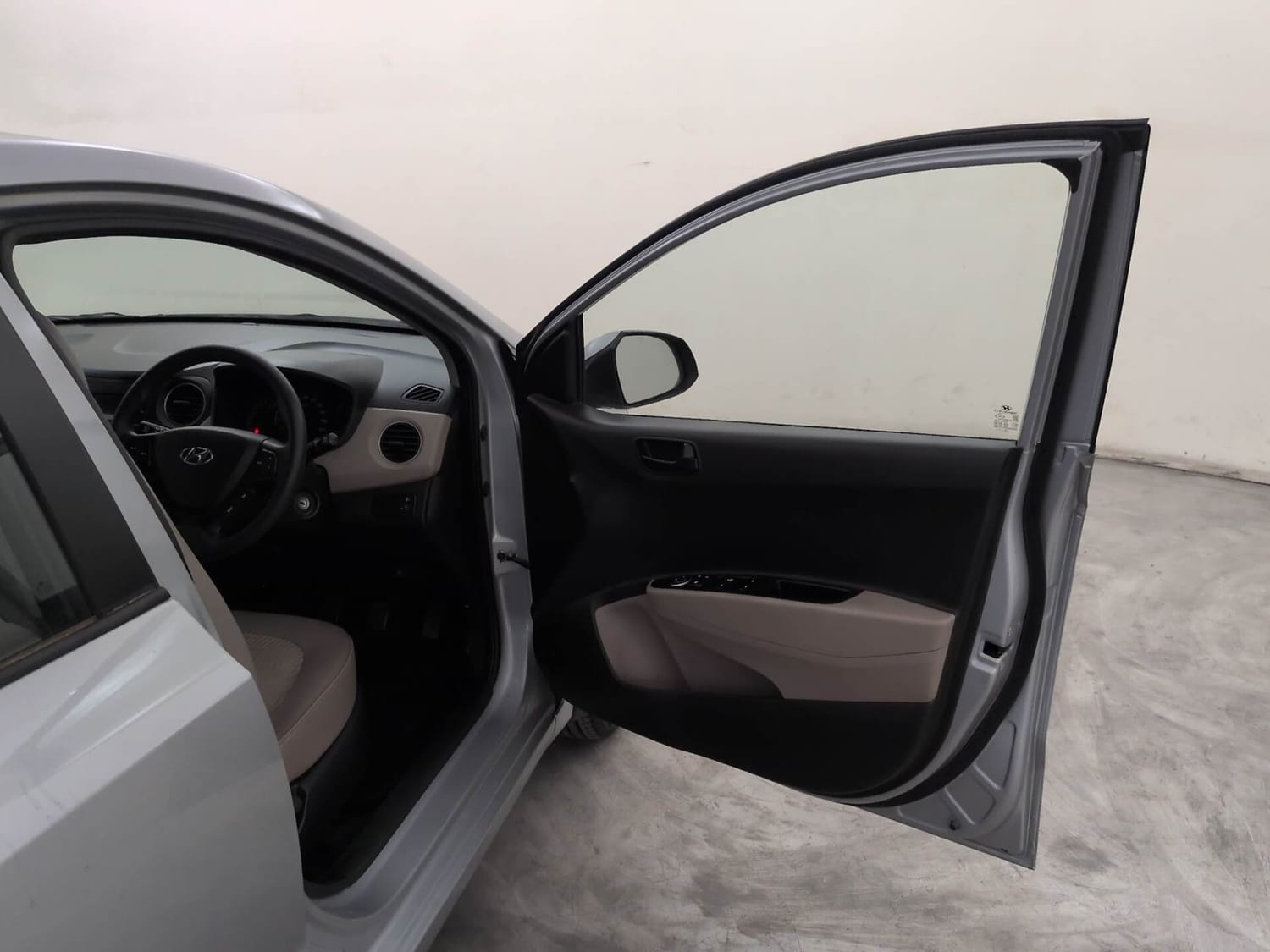Used 2019 Hyundai Xcent S Petrol Manual interior RIGHT FRONT DOOR OPEN VIEW