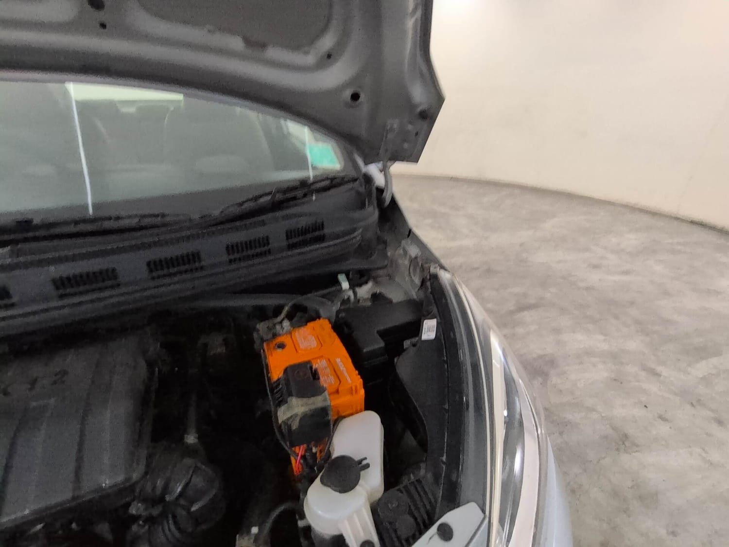 Used 2019 Hyundai Xcent S Petrol Manual engine ENGINE LEFT SIDE HINGE & APRON VIEW