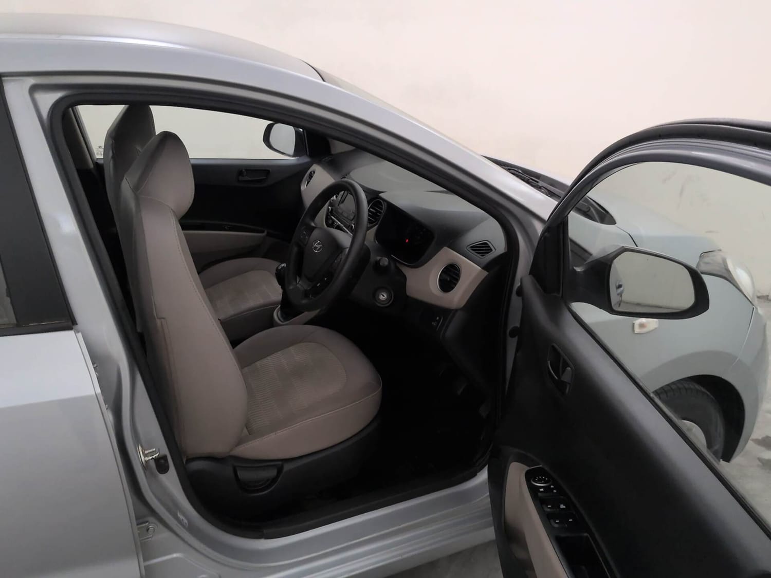 Used 2019 Hyundai Xcent S Petrol Manual interior RIGHT SIDE FRONT DOOR CABIN VIEW
