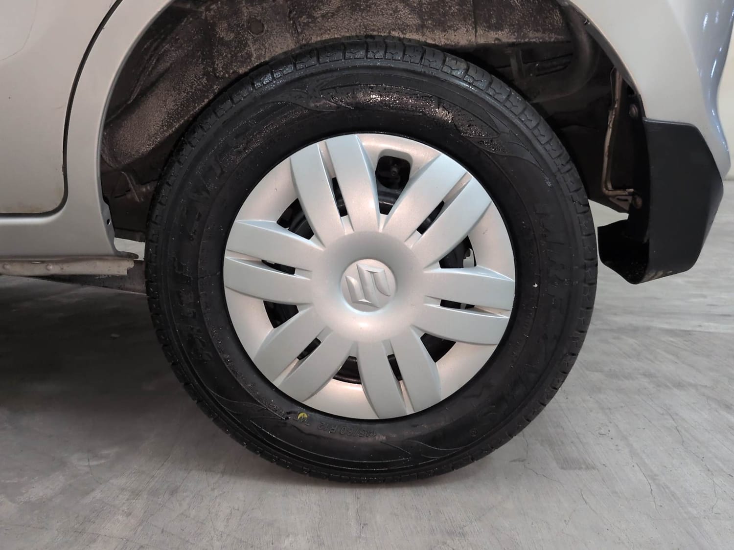 Used 2014 Maruti Suzuki Alto 800 Lxi Petrol Manual tyres LEFT REAR TYRE RIM VIEW