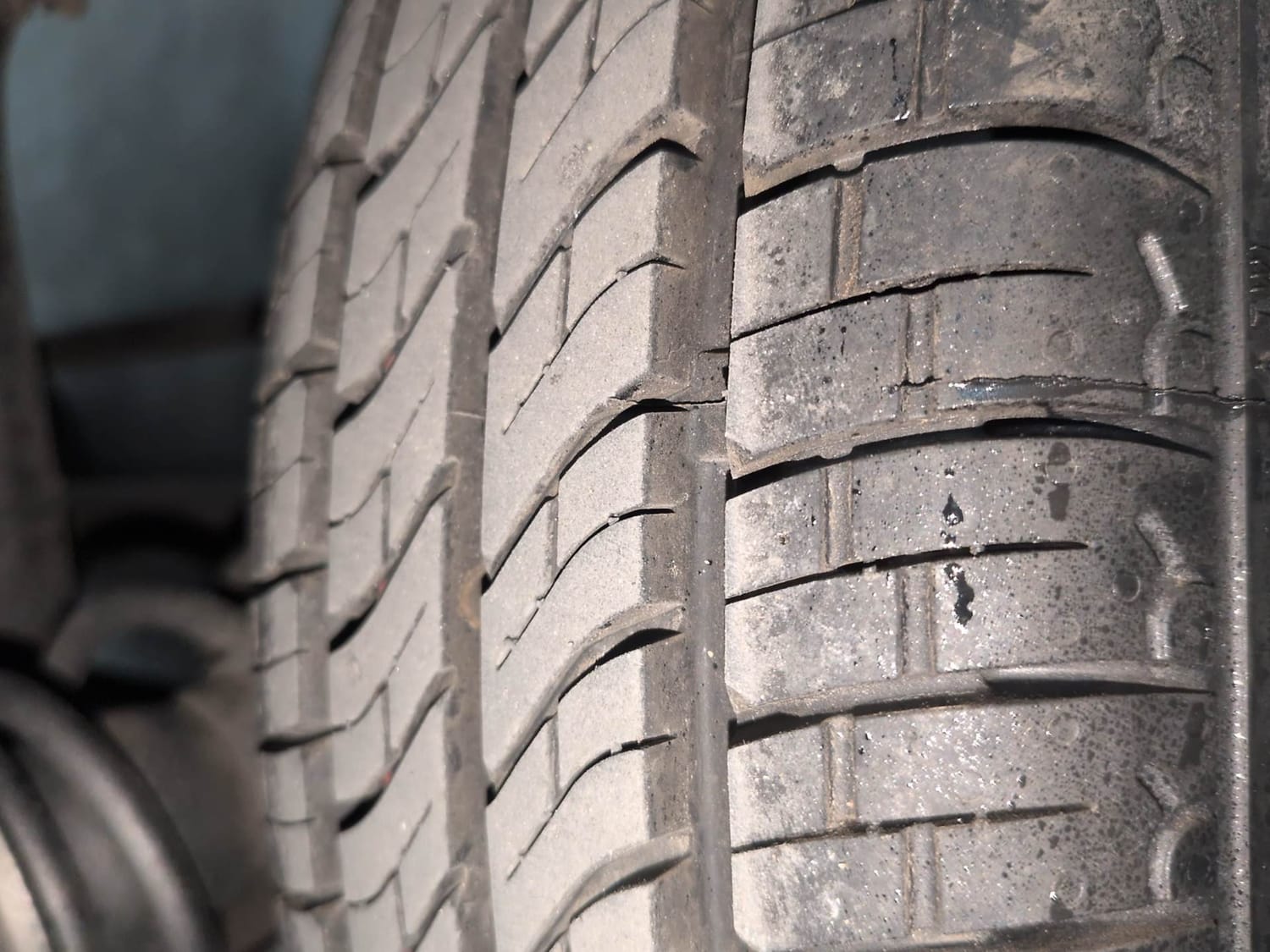 Used 2014 Maruti Suzuki Alto 800 Lxi Petrol Manual tyres LEFT REAR TYRE TREAD VIEW
