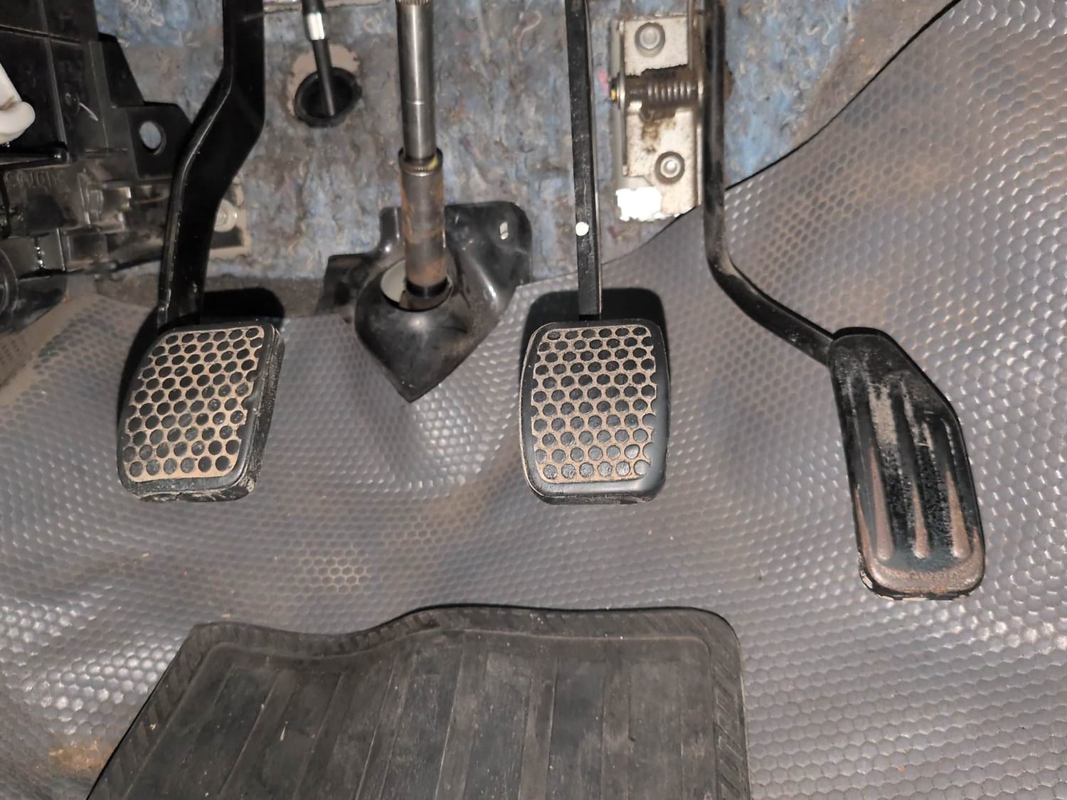 Used 2014 Maruti Suzuki Alto 800 Lxi Petrol Manual interior PEDALS VIEW