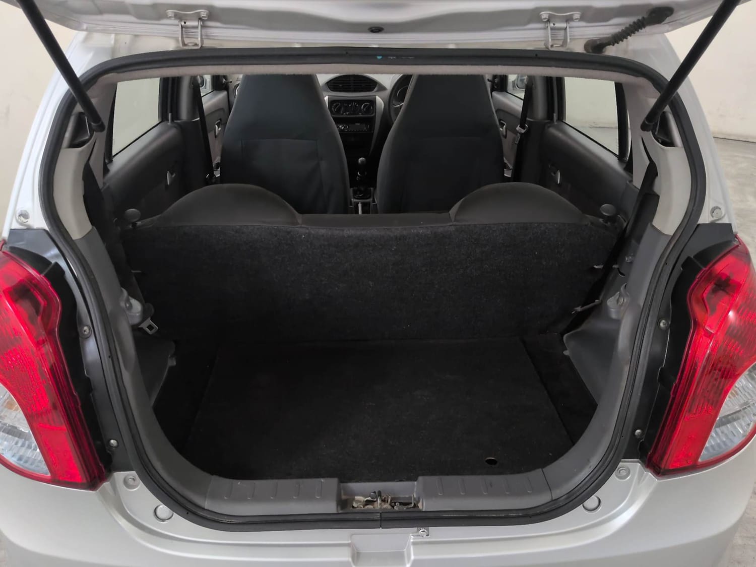 Used 2014 Maruti Suzuki Alto 800 Lxi Petrol Manual interior DICKY INSIDE VIEW