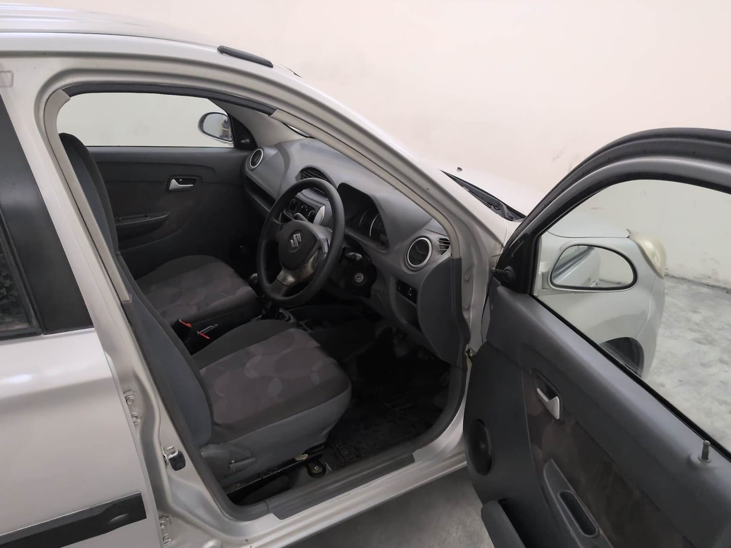 Used 2014 Maruti Suzuki Alto 800 Lxi Petrol Manual interior RIGHT SIDE FRONT DOOR CABIN VIEW
