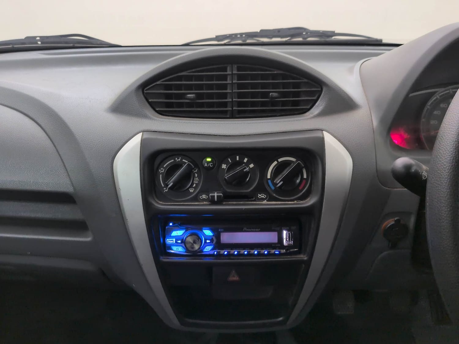 Used 2014 Maruti Suzuki Alto 800 Lxi Petrol Manual interior MUSIC SYSTEM & AC CONTROL VIEW