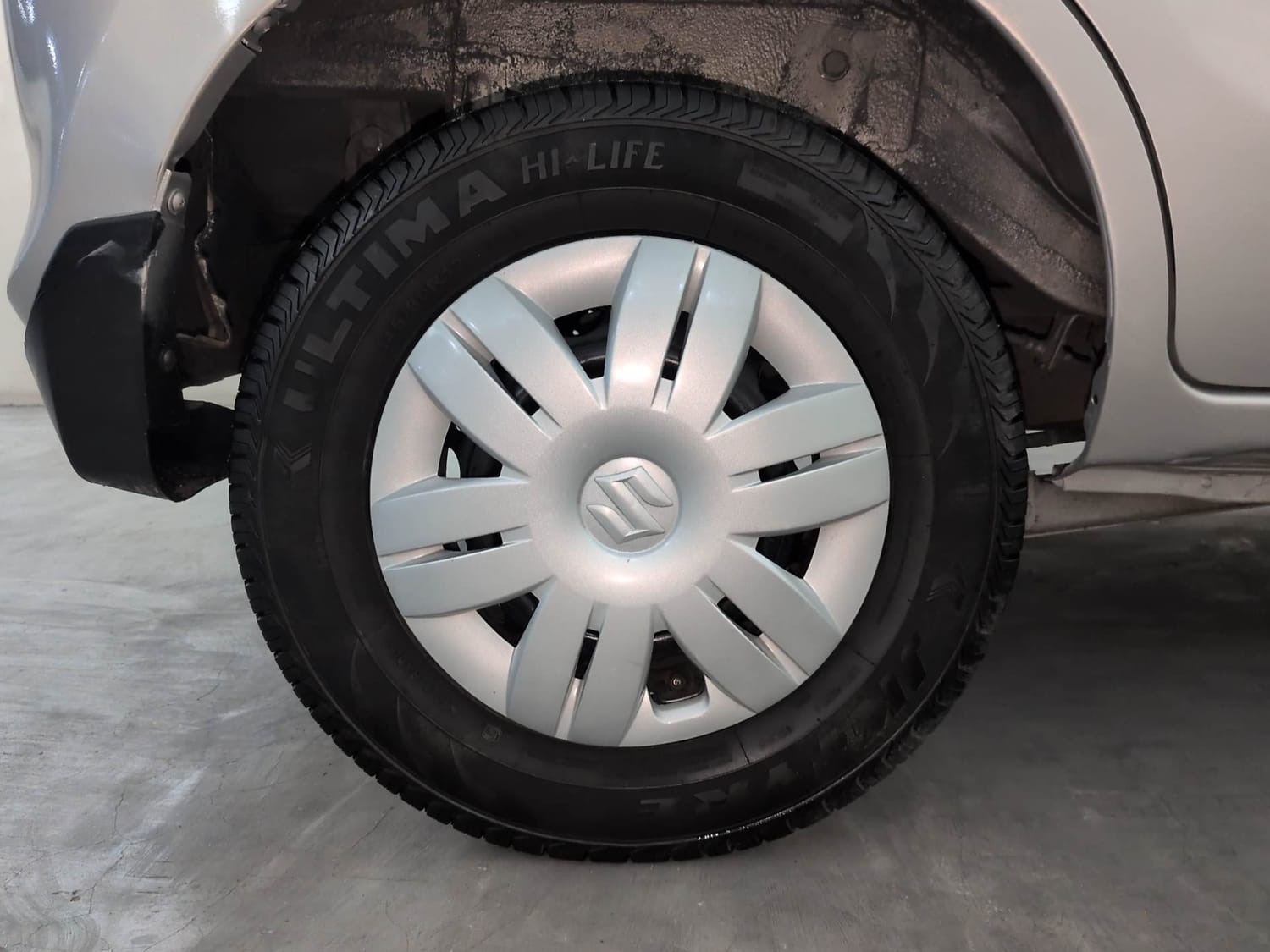 Used 2014 Maruti Suzuki Alto 800 Lxi Petrol Manual tyres RIGHT REAR TYRE RIM VIEW