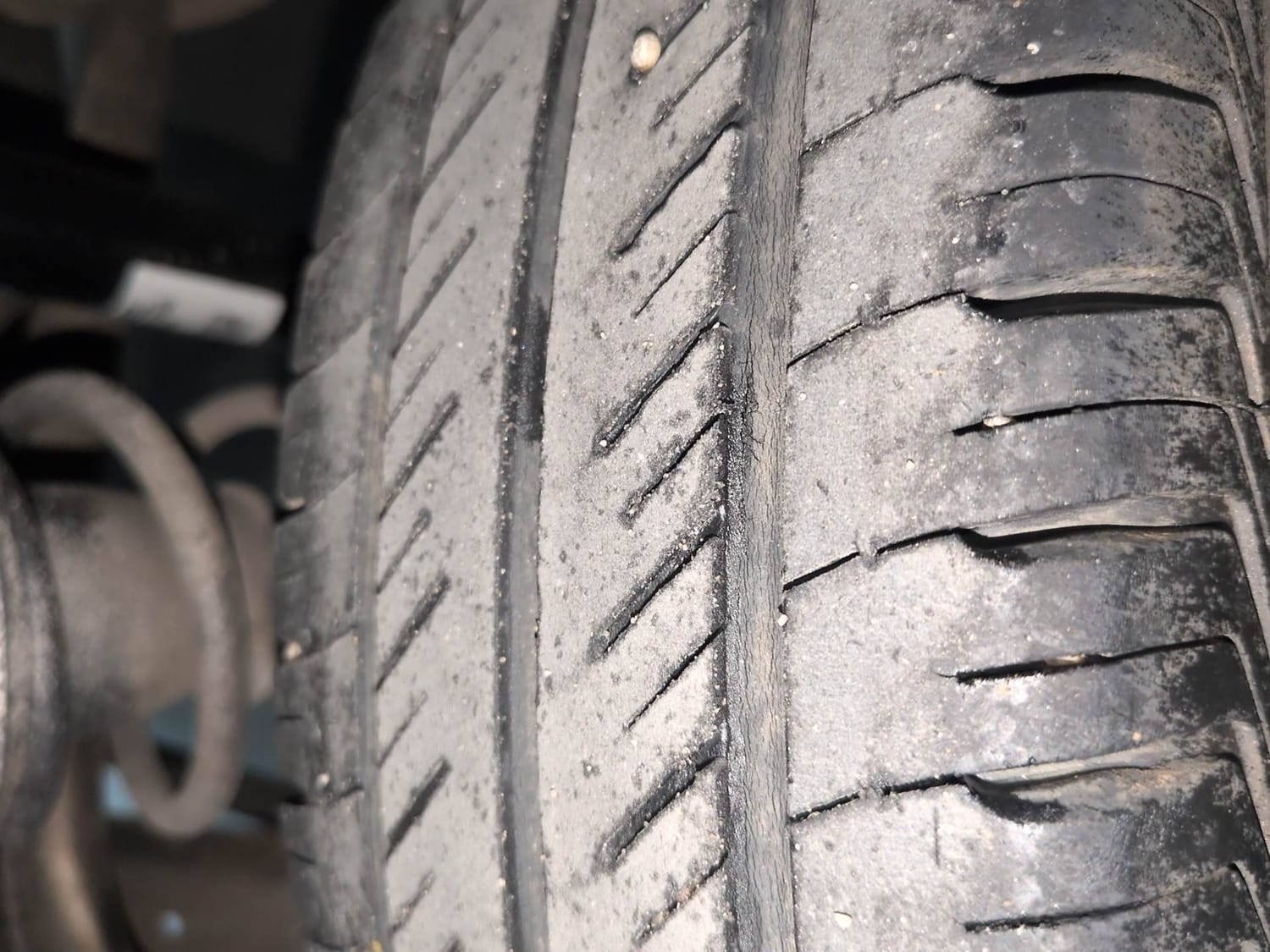 Used 2014 Maruti Suzuki Alto 800 Lxi Petrol Manual tyres RIGHT REAR TYRE TREAD VIEW