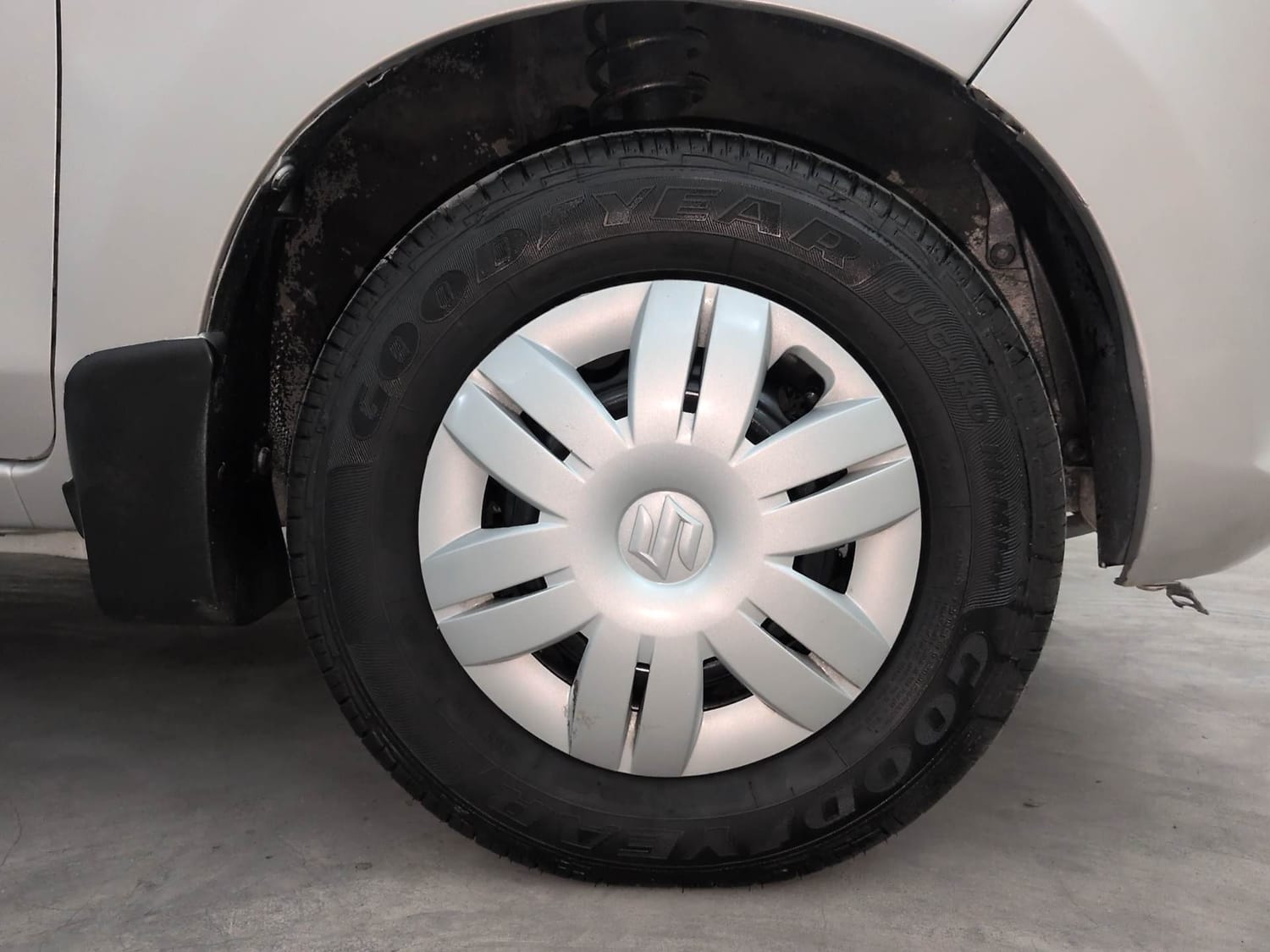 Used 2014 Maruti Suzuki Alto 800 Lxi Petrol Manual tyres RIGHT FRONT TYRE RIM VIEW