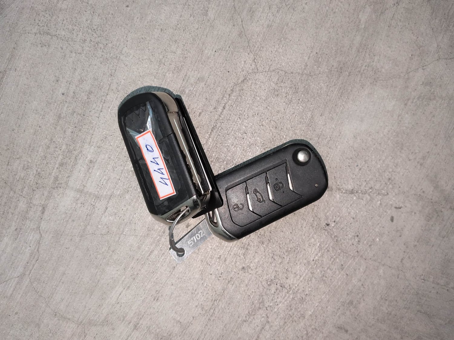 Used 2025 Mahindra Thar Roxx MX3 Diesel MT 2WD Diesel Manual extra CAR KEY VIEW