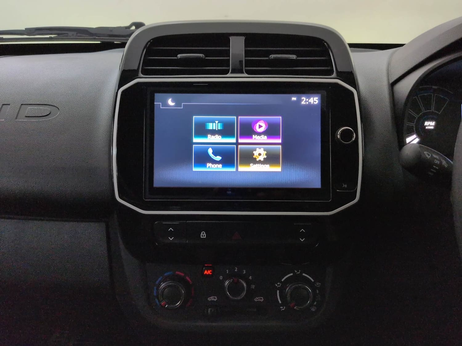 Used 2024 Renault Kwid CLIMBER 1.0 AMT Petrol Automatic interior MUSIC SYSTEM & AC CONTROL VIEW