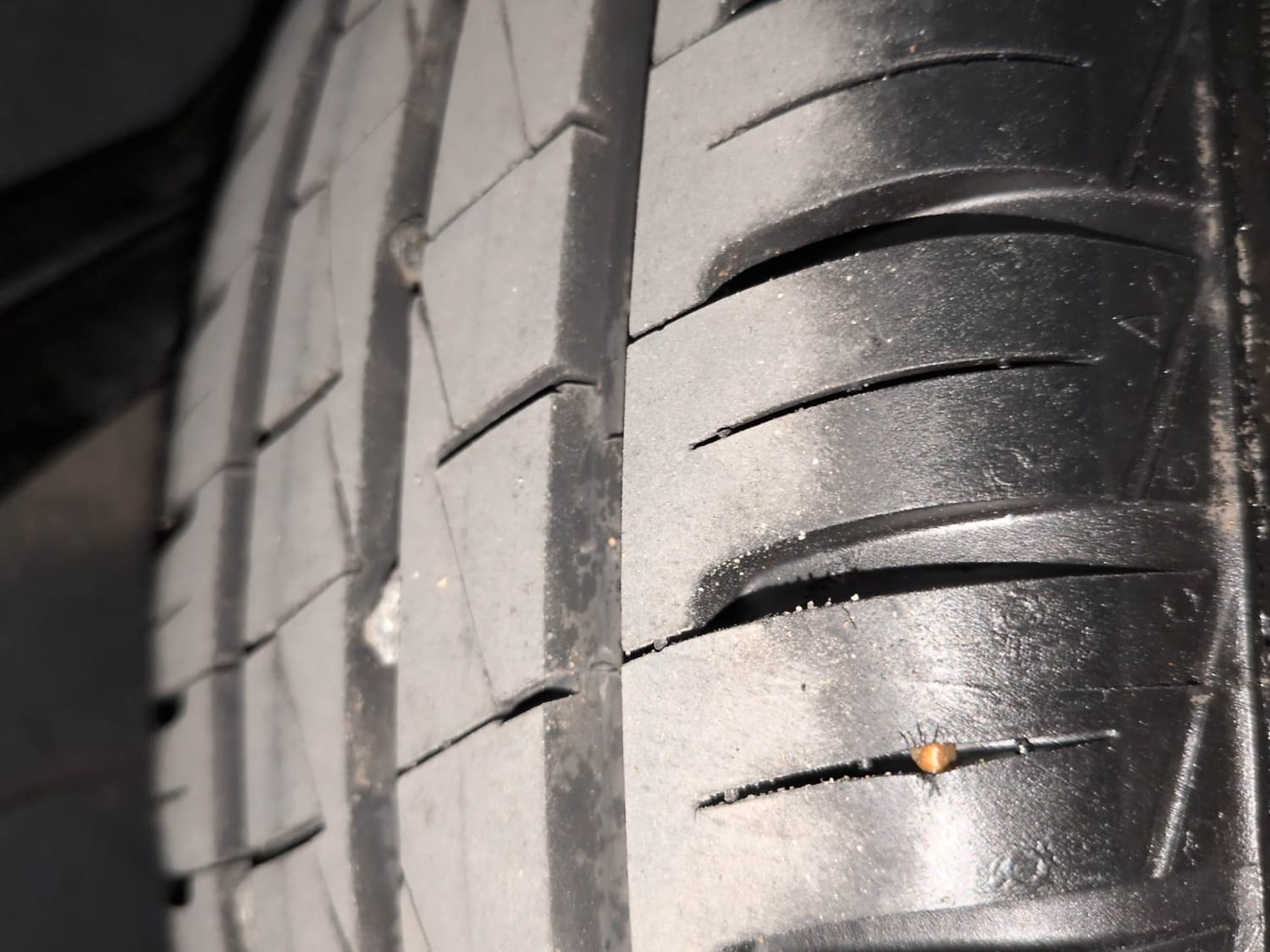 Used 2024 Renault Kwid CLIMBER 1.0 AMT Petrol Automatic tyres RIGHT REAR TYRE TREAD VIEW