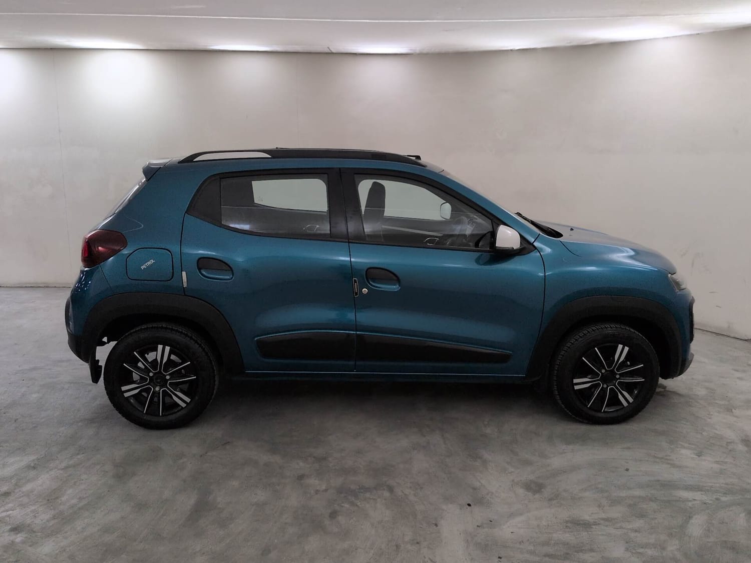 Used 2024 Renault Kwid CLIMBER 1.0 AMT Petrol Automatic exterior RIGHT SIDE VIEW