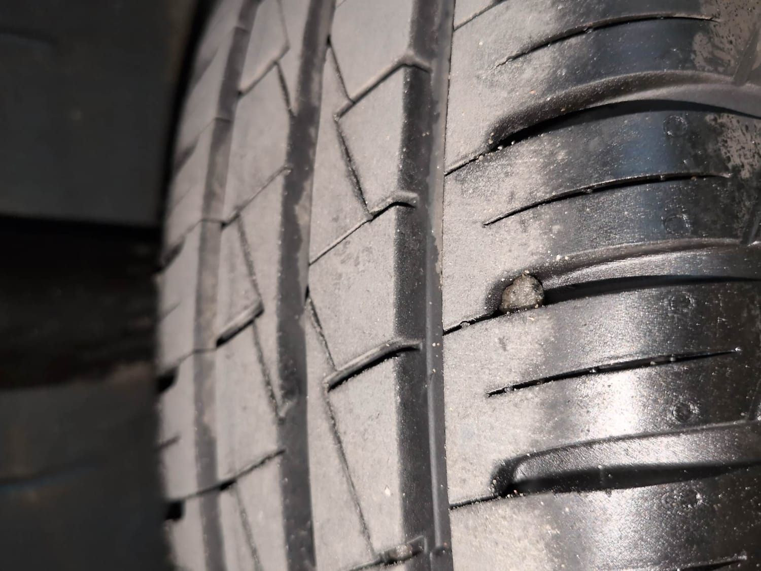 Used 2024 Renault Kwid CLIMBER 1.0 AMT Petrol Automatic tyres LEFT REAR TYRE TREAD VIEW