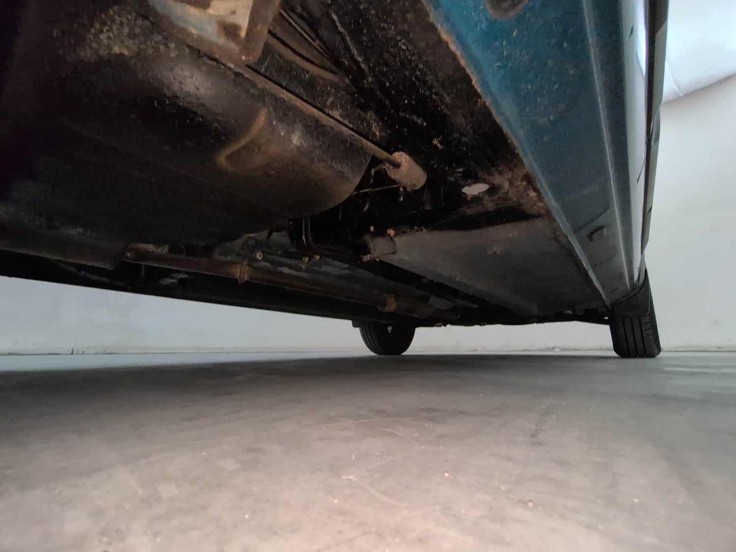 Used 2024 Renault Kwid CLIMBER 1.0 AMT Petrol Automatic extra REAR RIGHT UNDERBODY VIEW