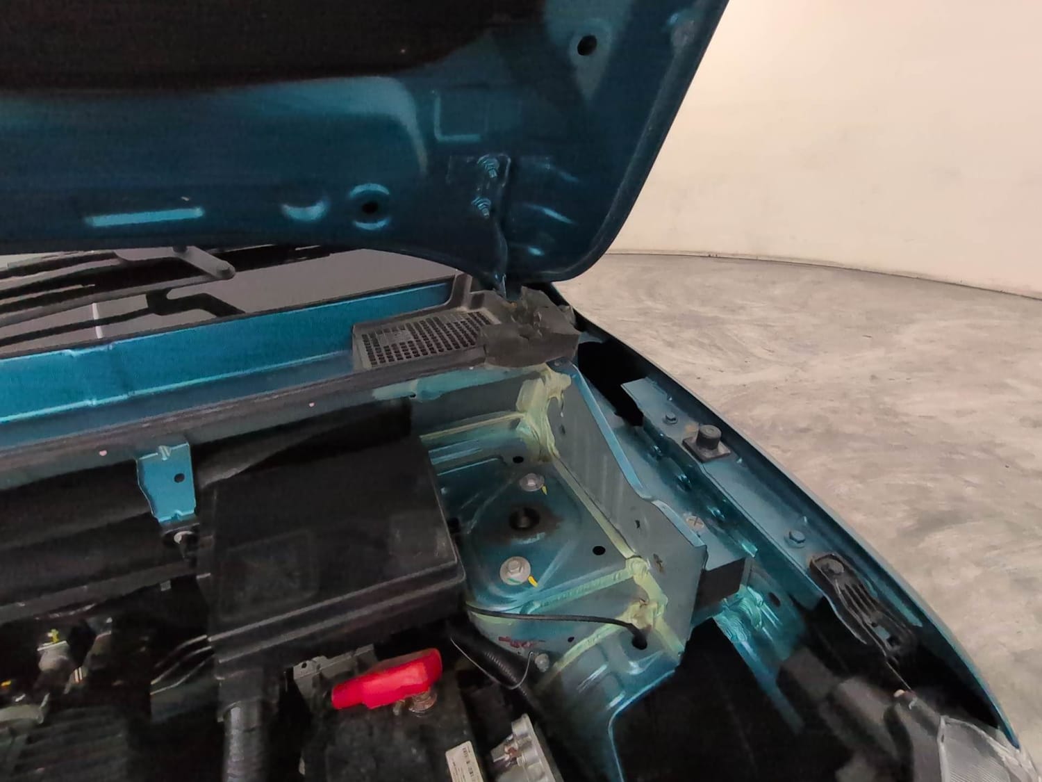 Used 2024 Renault Kwid CLIMBER 1.0 AMT Petrol Automatic engine ENGINE LEFT SIDE HINGE & APRON VIEW