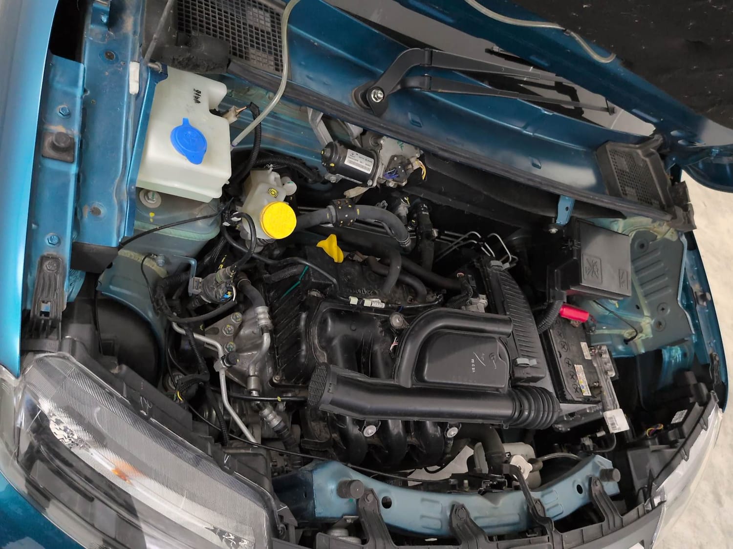 Used 2024 Renault Kwid CLIMBER 1.0 AMT Petrol Automatic engine ENGINE RIGHT SIDE VIEW