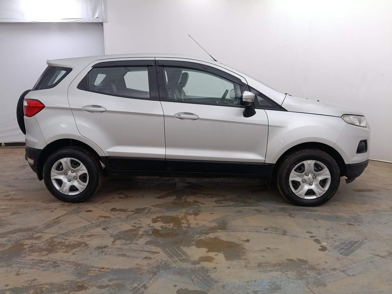 Used 2016 Ford EcoSport Trend 1.5L TDCi Diesel Manual exterior RIGHT SIDE VIEW