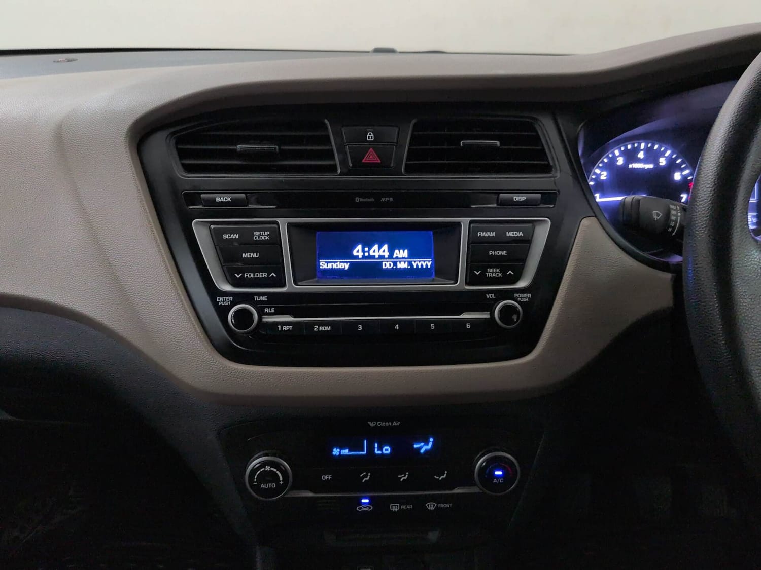 Used 2016 Hyundai Elite i20 Sportz 1.2 Petrol Manual interior MUSIC SYSTEM & AC CONTROL VIEW