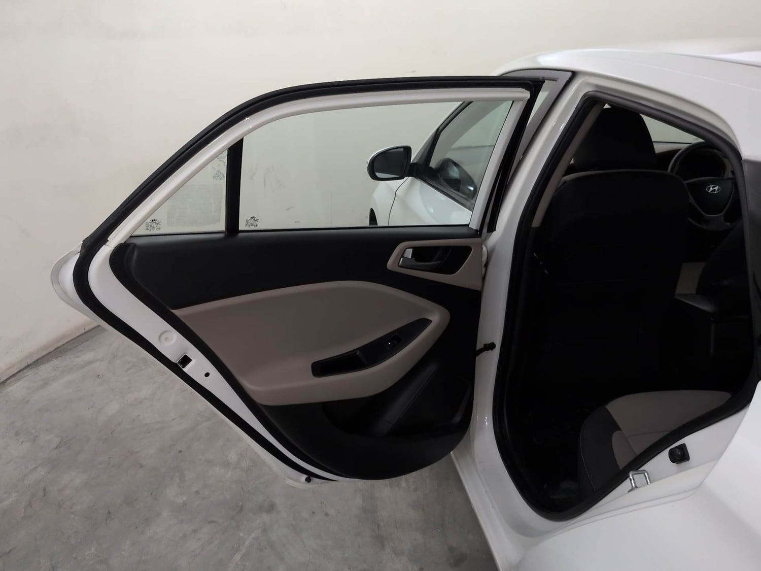 Used 2016 Hyundai Elite i20 Sportz 1.2 Petrol Manual interior LEFT REAR DOOR OPEN VIEW