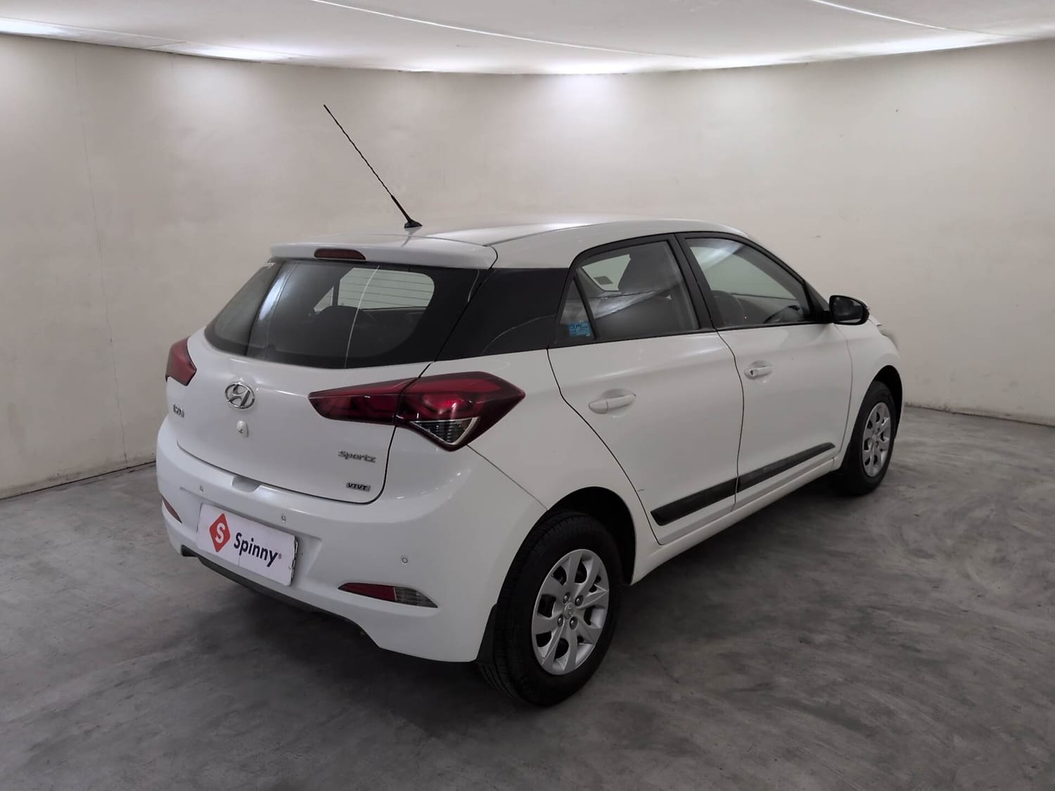 Used 2016 Hyundai Elite i20 Sportz 1.2 Petrol Manual exterior RIGHT REAR CORNER VIEW