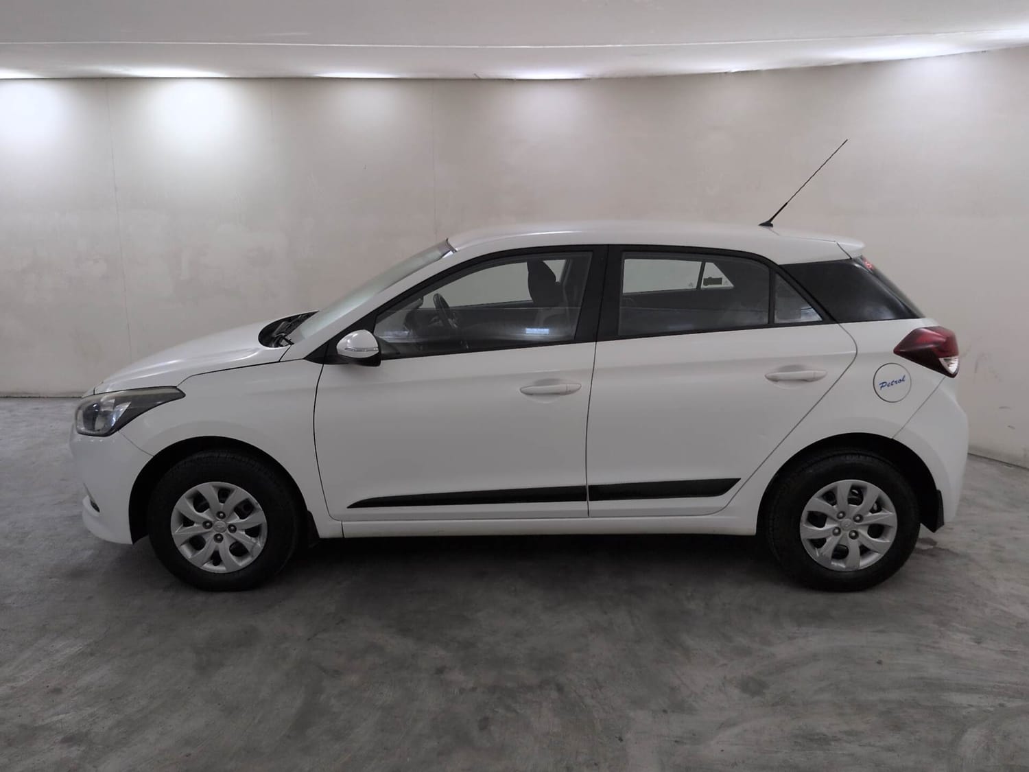 Used 2016 Hyundai Elite i20 Sportz 1.2 Petrol Manual exterior LEFT SIDE VIEW