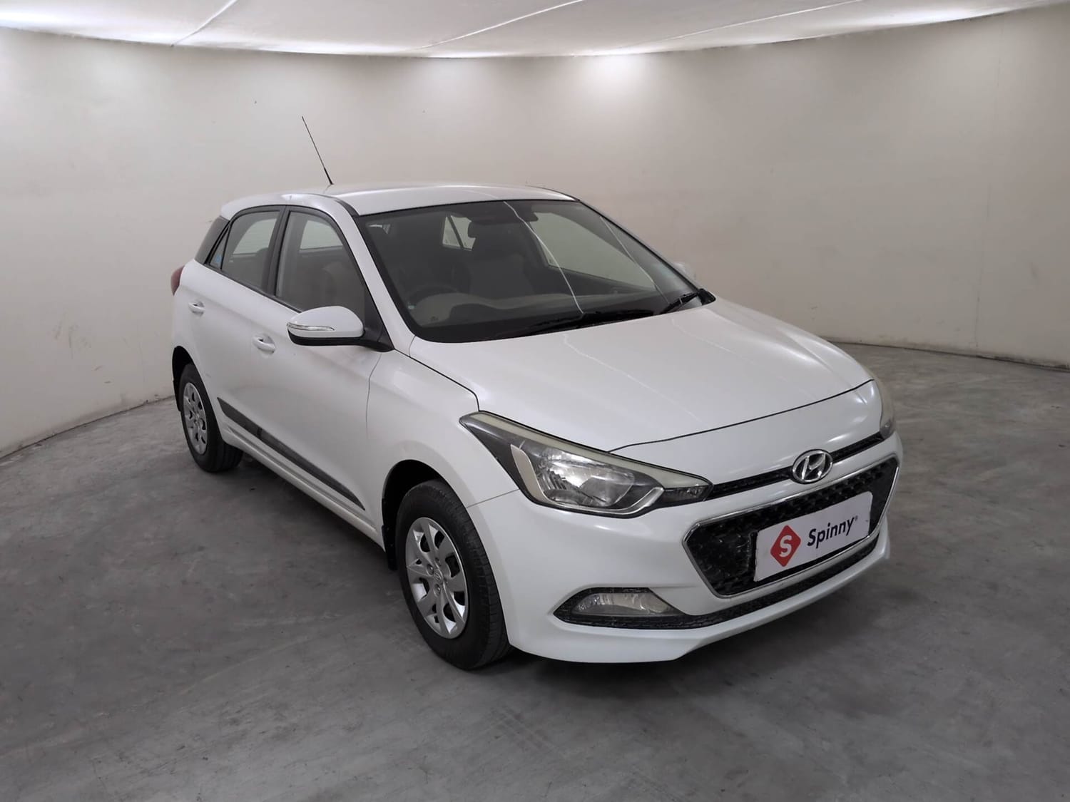 Used 2016 Hyundai Elite i20 Sportz 1.2 Petrol Manual exterior RIGHT FRONT CORNER VIEW