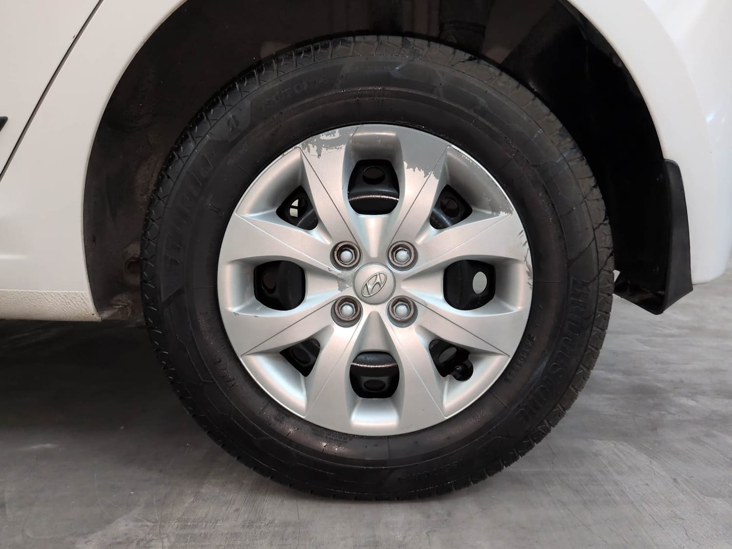 Used 2016 Hyundai Elite i20 Sportz 1.2 Petrol Manual tyres LEFT REAR TYRE RIM VIEW