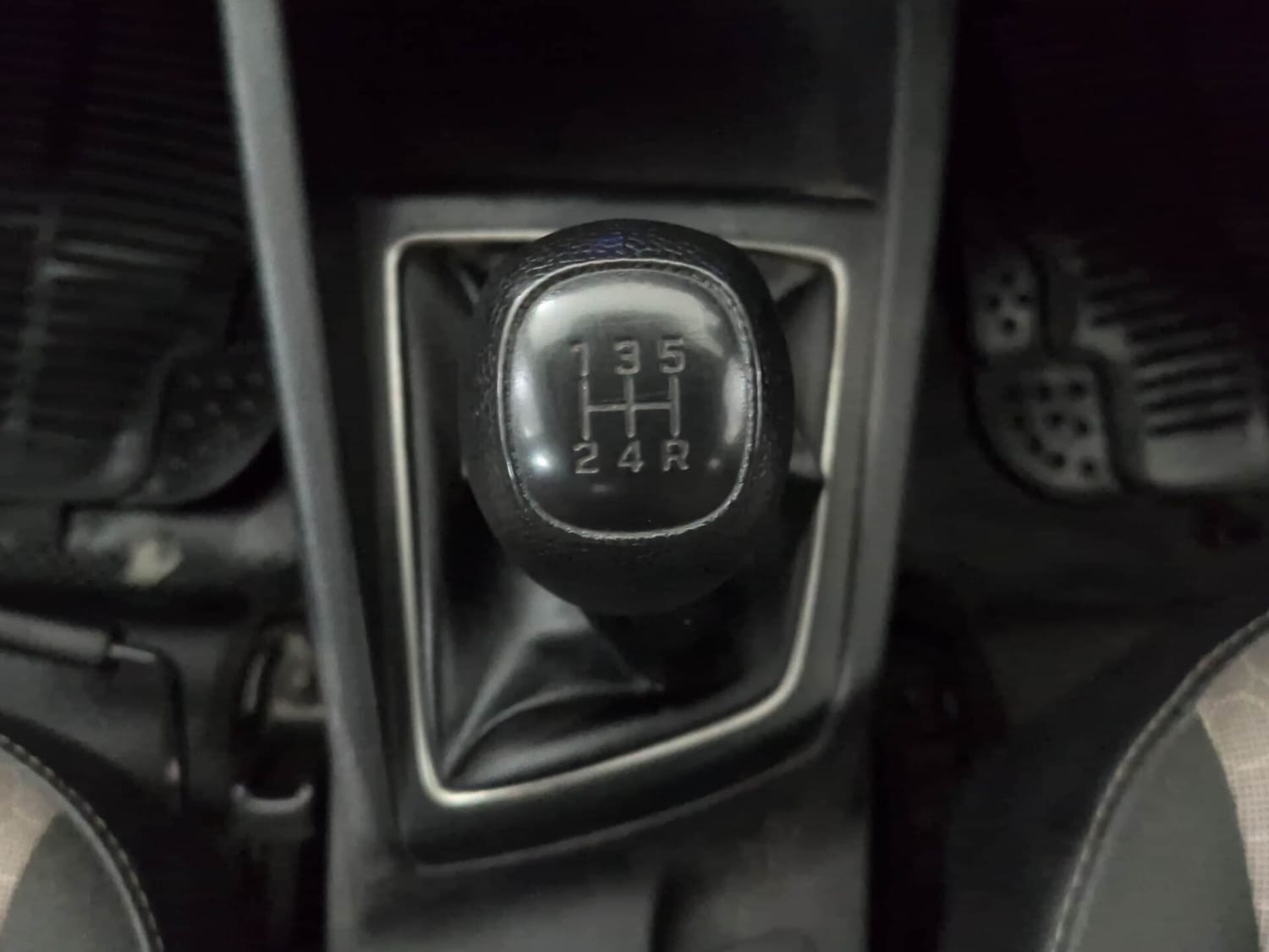 Used 2016 Hyundai Elite i20 Sportz 1.2 Petrol Manual interior GEAR  KNOB VIEW