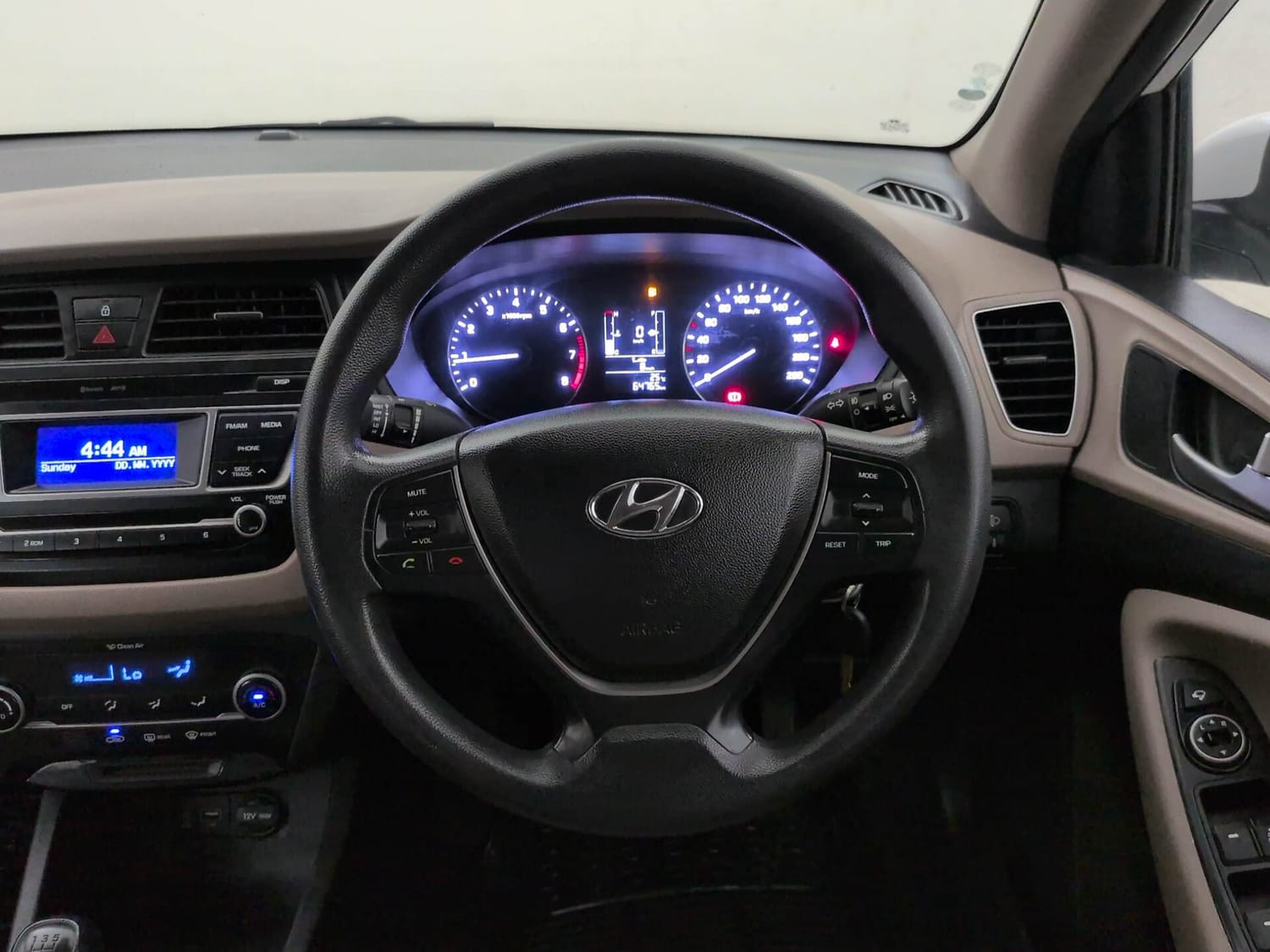 Used 2016 Hyundai Elite i20 Sportz 1.2 Petrol Manual interior STEERING VIEW