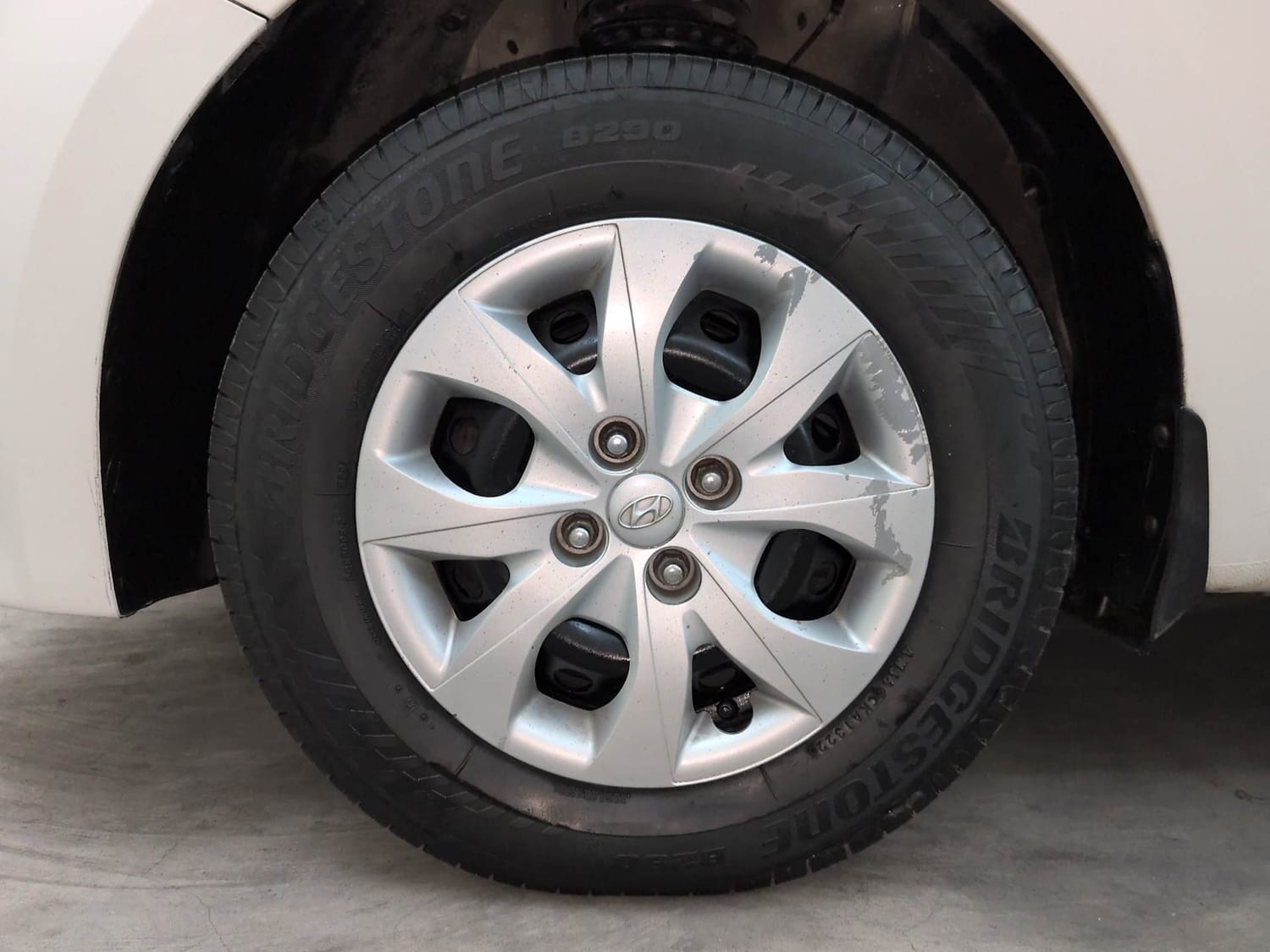 Used 2016 Hyundai Elite i20 Sportz 1.2 Petrol Manual tyres LEFT FRONT TYRE RIM VIEW