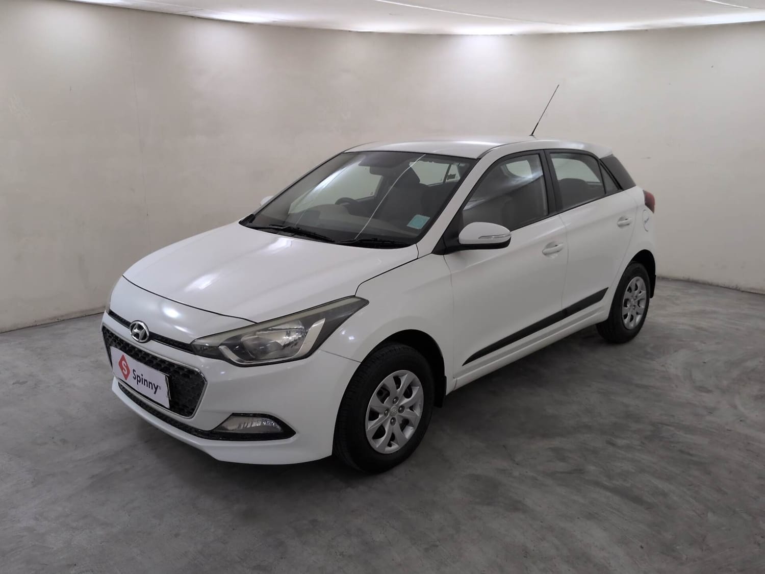 Used 2016 Hyundai Elite i20 Sportz 1.2 Petrol Manual exterior LEFT FRONT CORNER VIEW