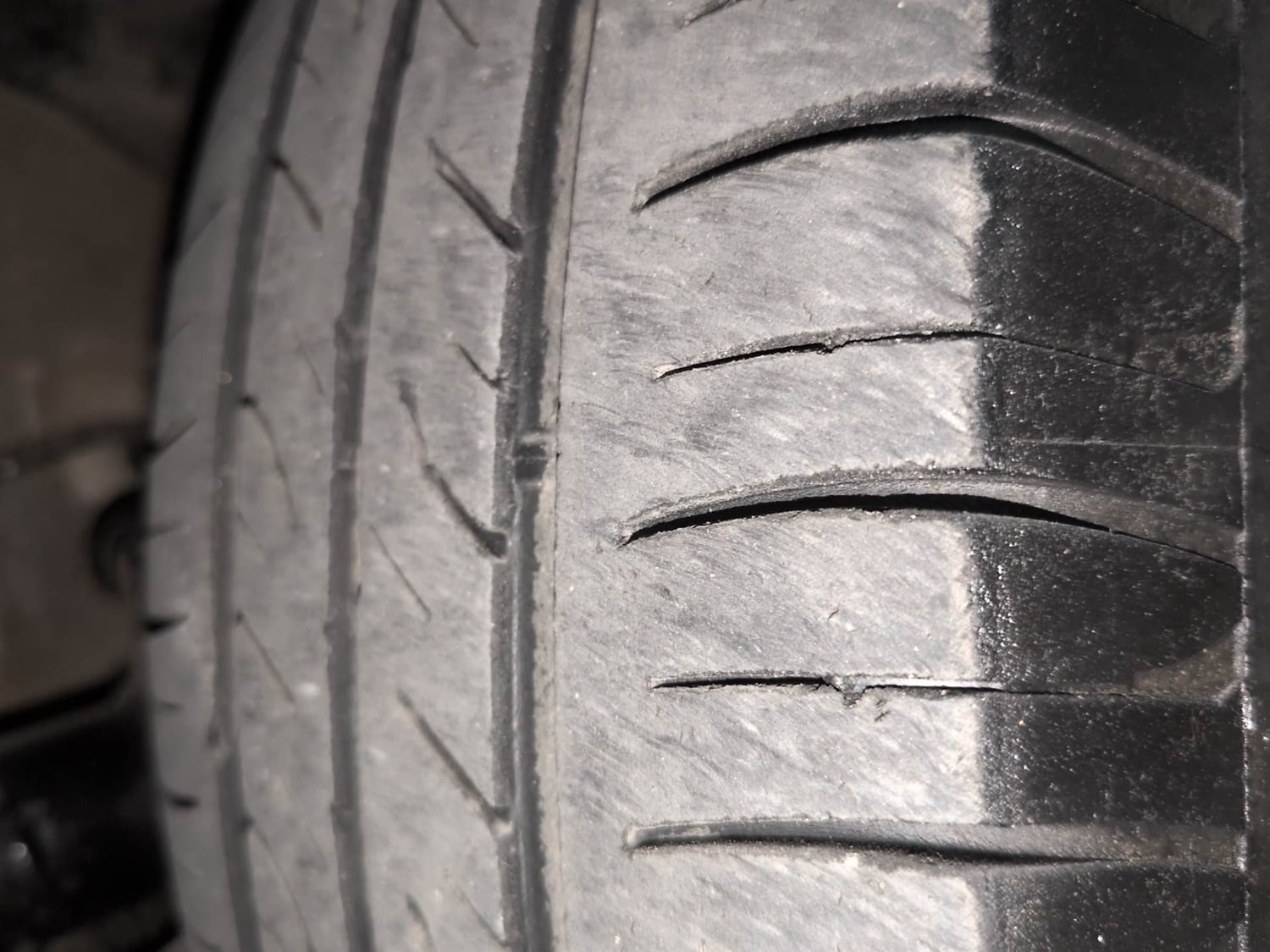 Used 2016 Hyundai Elite i20 Sportz 1.2 Petrol Manual tyres RIGHT FRONT TYRE TREAD VIEW