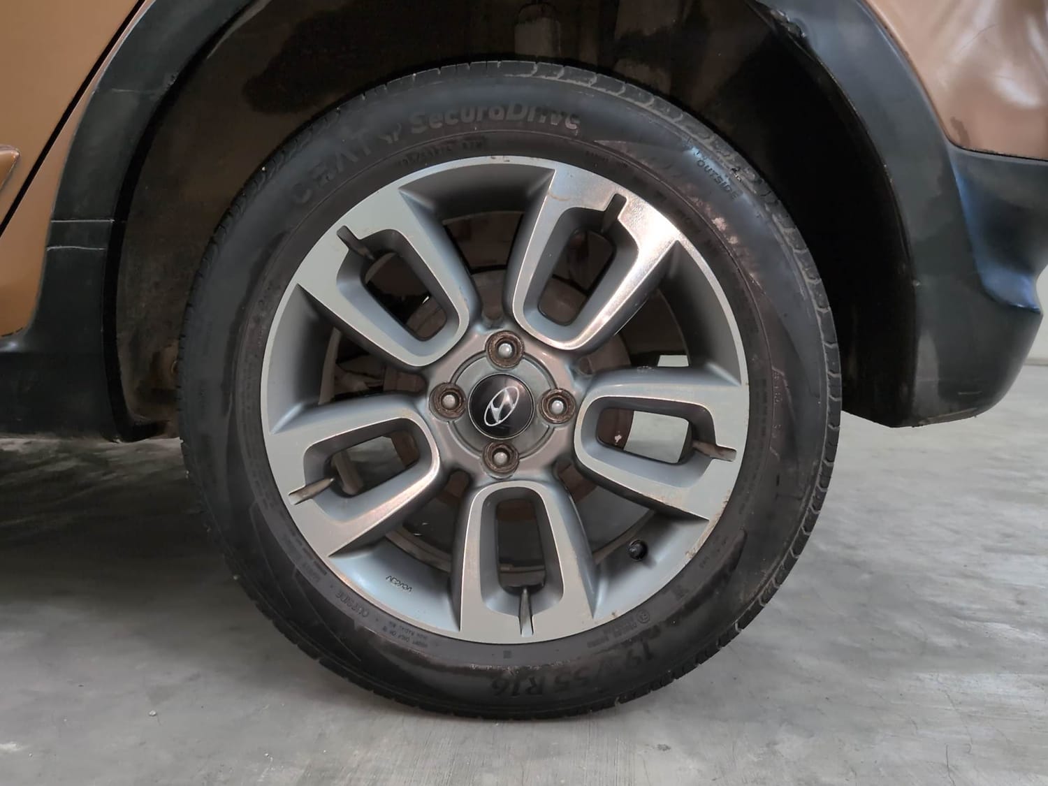 Used 2016 Hyundai i20 Active 1.2 SX Petrol Manual tyres LEFT REAR TYRE RIM VIEW