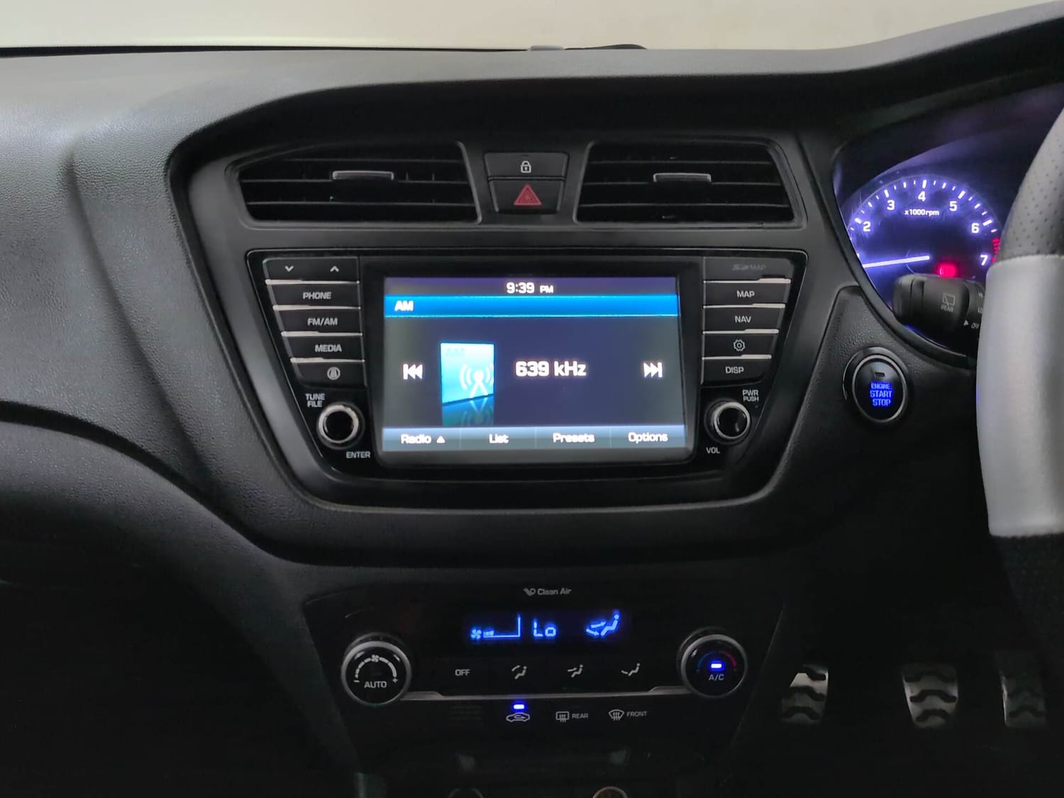 Used 2016 Hyundai i20 Active 1.2 SX Petrol Manual interior MUSIC SYSTEM & AC CONTROL VIEW