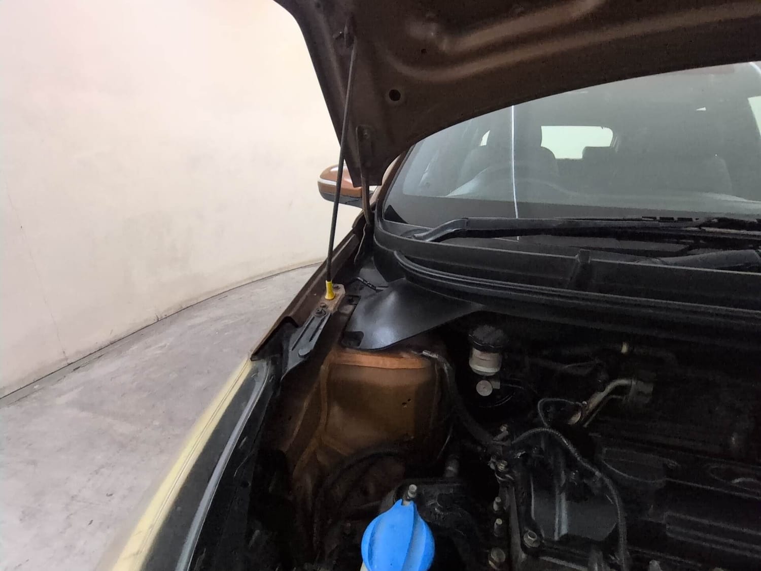 Used 2016 Hyundai i20 Active 1.2 SX Petrol Manual engine ENGINE RIGHT SIDE HINGE & APRON VIEW