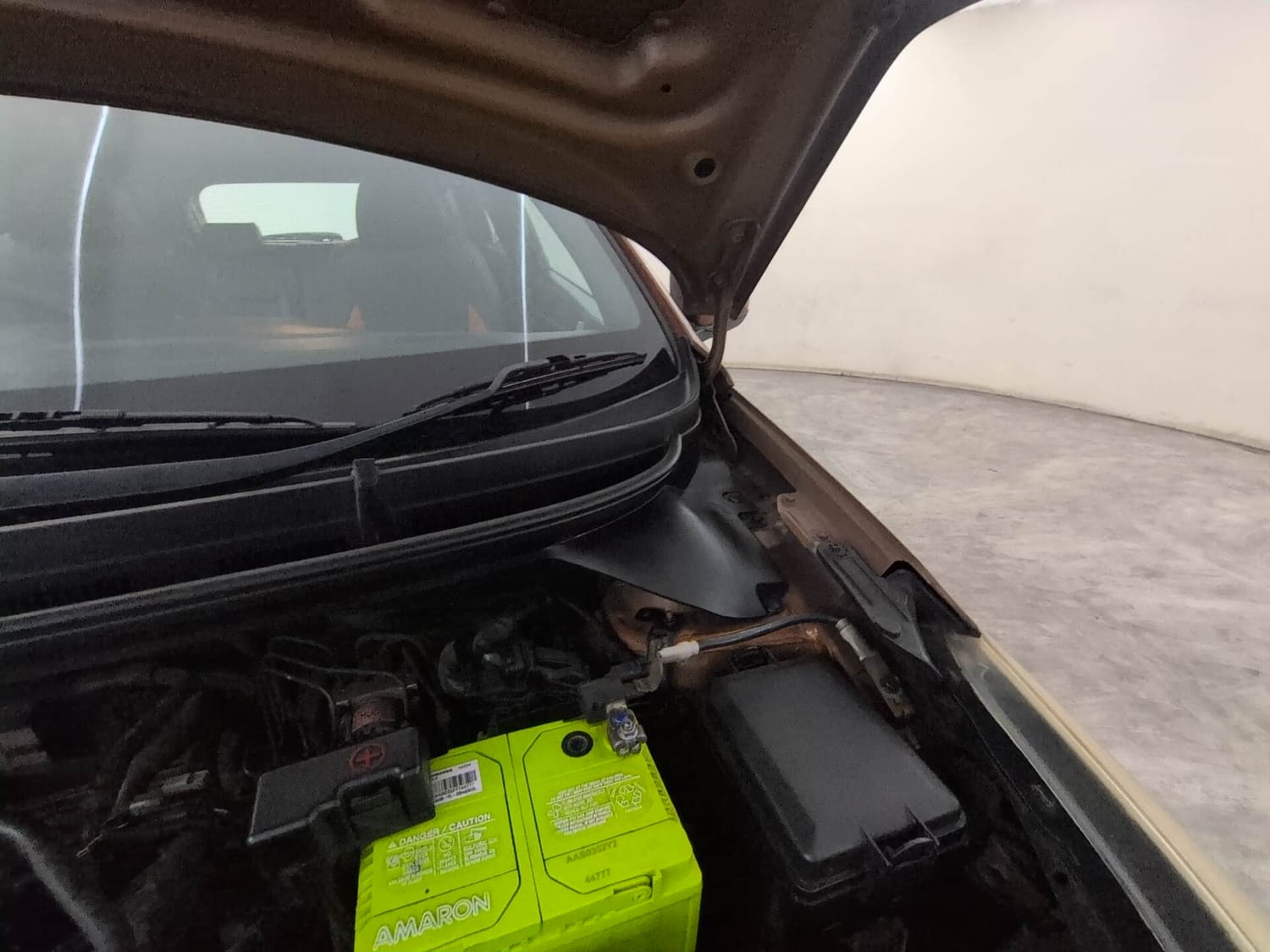 Used 2016 Hyundai i20 Active 1.2 SX Petrol Manual engine ENGINE LEFT SIDE HINGE & APRON VIEW