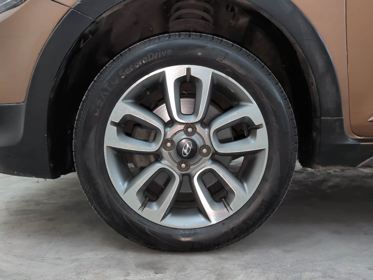 Used 2016 Hyundai i20 Active 1.2 SX Petrol Manual tyres LEFT FRONT TYRE RIM VIEW