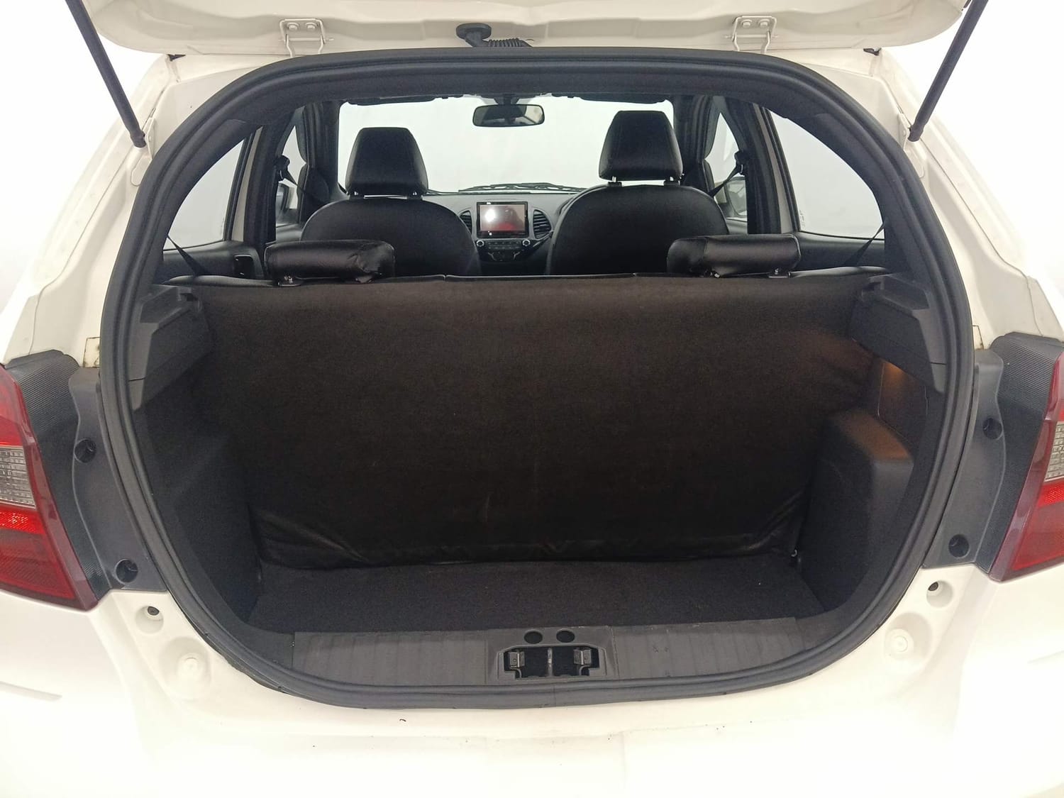 Used 2021 Ford Freestyle Titanium 1.2 Ti-VCT Petrol Manual interior DICKY INSIDE VIEW