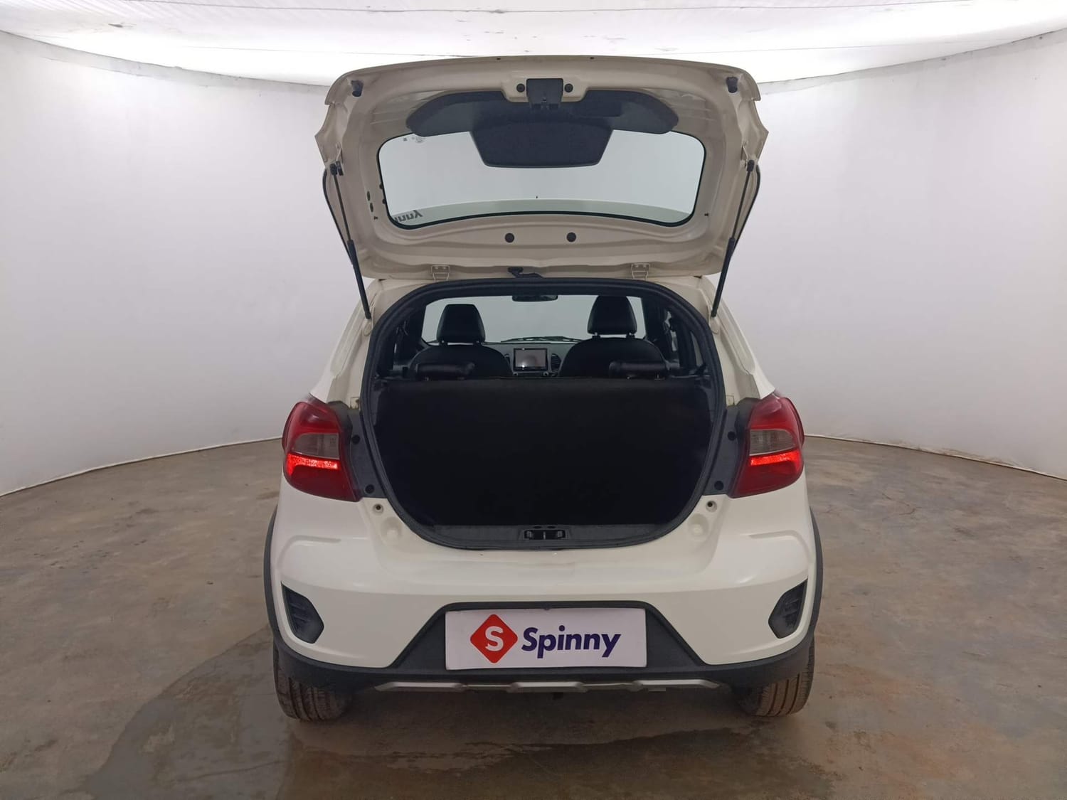 Used 2021 Ford Freestyle Titanium 1.2 Ti-VCT Petrol Manual interior DICKY DOOR OPEN VIEW
